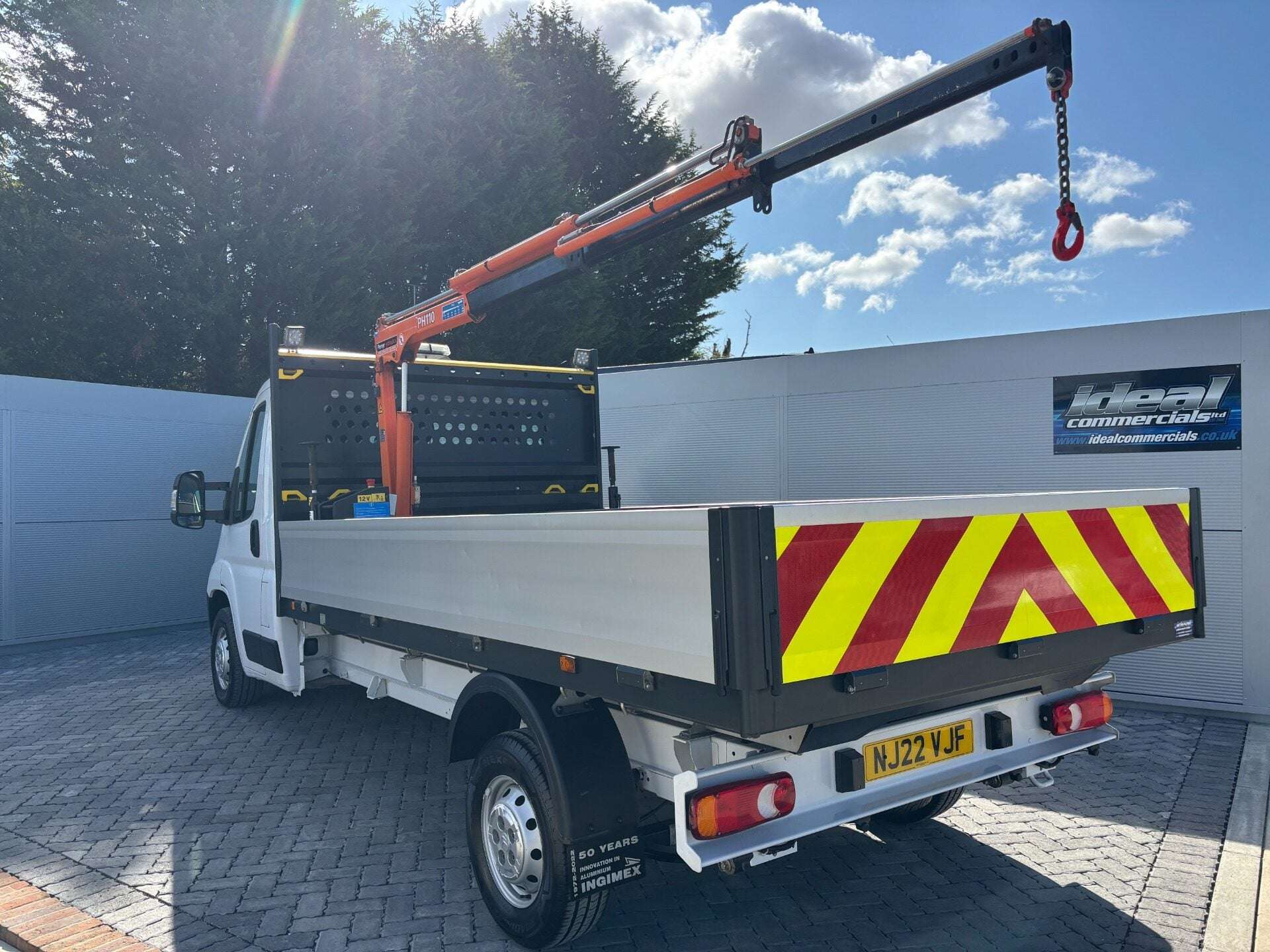 A 2022 CITROEN RELAY 35 L3 140 ps Dropside - PH110 Crane - Air Con A 2022 CITROEN RELAY 35 L3 140 ps Dropside - PH110 Crane - Air Con