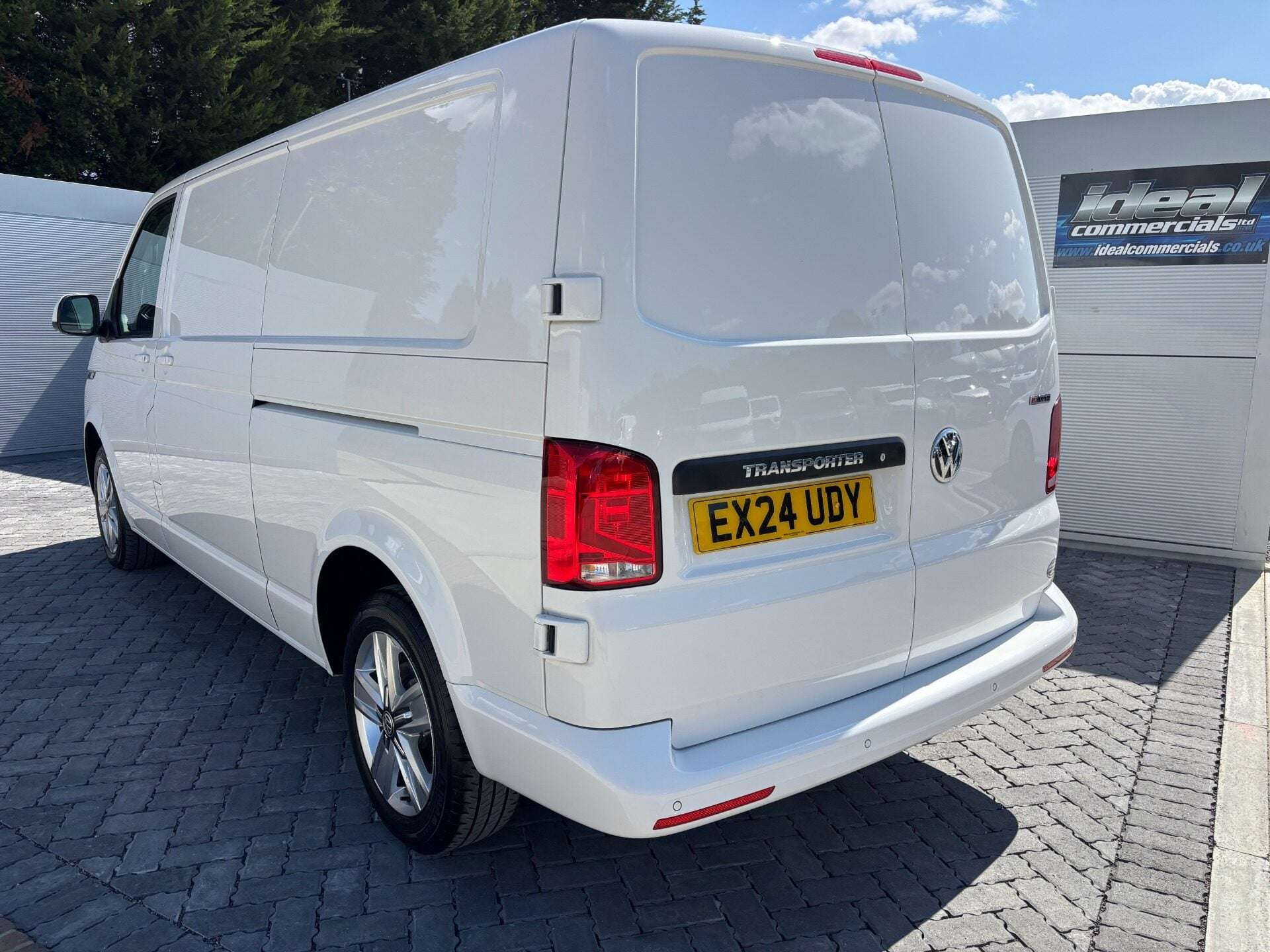 A 2024 VOLKSWAGEN TRANSPORTER T32 Lwb 204 ps Tdi Highline 4Motion DSG Panel Van A 2024 VOLKSWAGEN TRANSPORTER T32 Lwb 204 ps Tdi Highline 4Motion DSG Panel Van