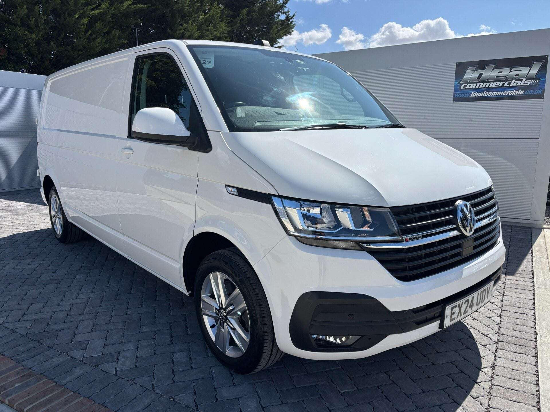 A 2024 VOLKSWAGEN TRANSPORTER T32 Lwb 204 ps Tdi Highline 4Motion DSG Panel Van A 2024 VOLKSWAGEN TRANSPORTER T32 Lwb 204 ps Tdi Highline 4Motion DSG Panel Van