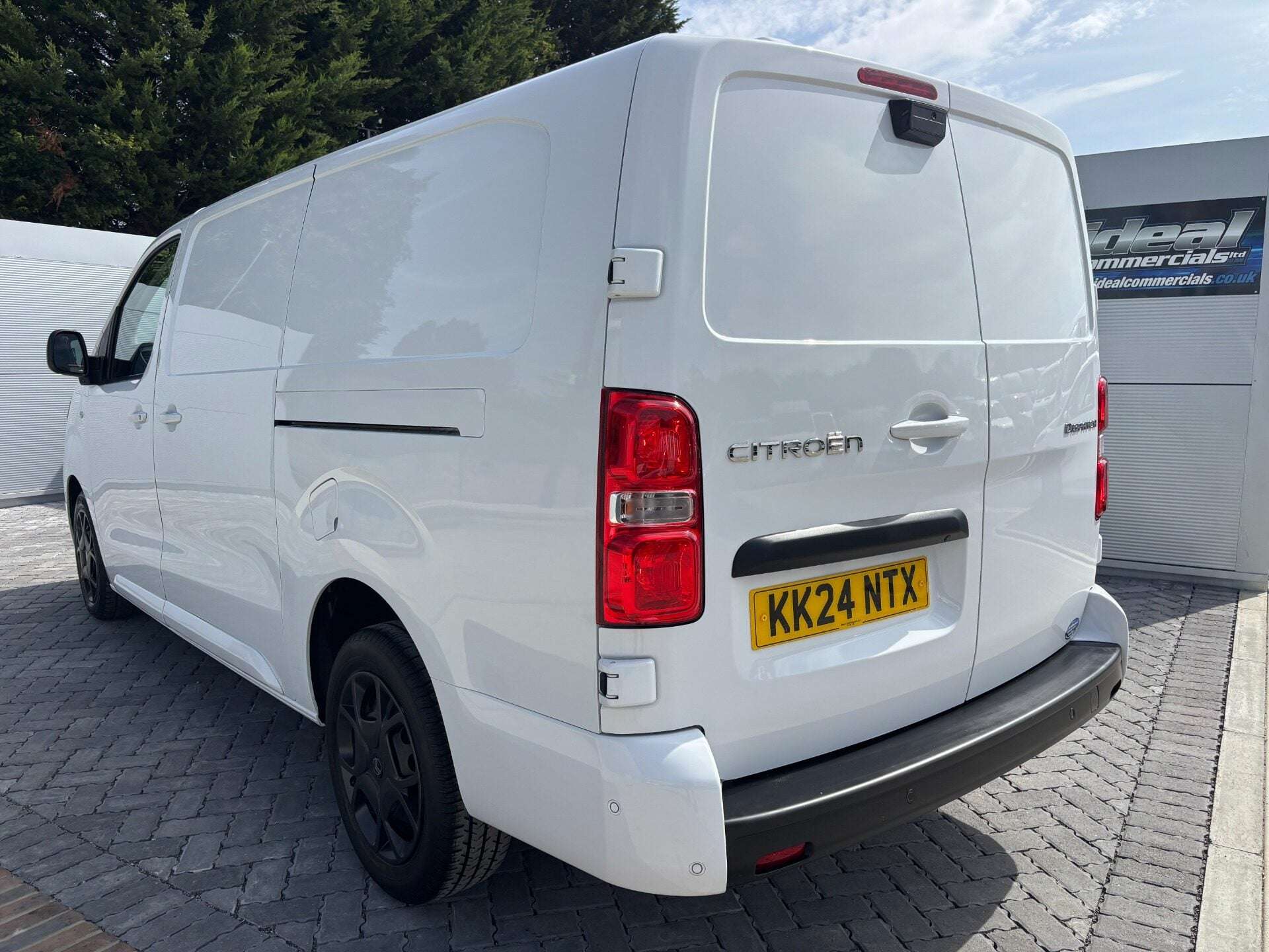 A 2024 CITROEN DISPATCH 120 ps Driver XL Panel Van A 2024 CITROEN DISPATCH 120 ps Driver XL Panel Van