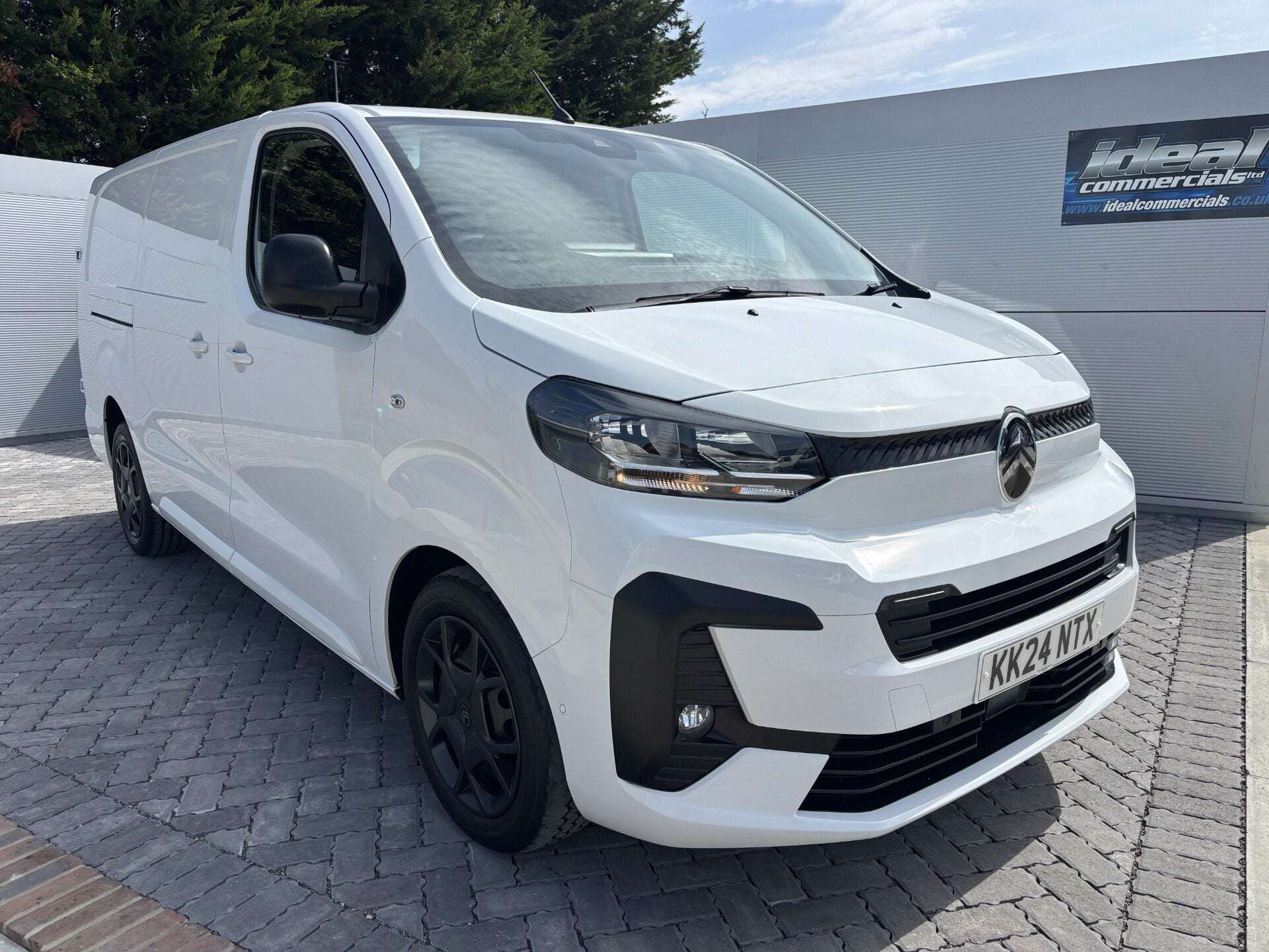 A 2024 CITROEN DISPATCH 120 ps Driver XL Panel Van A 2024 CITROEN DISPATCH 120 ps Driver XL Panel Van