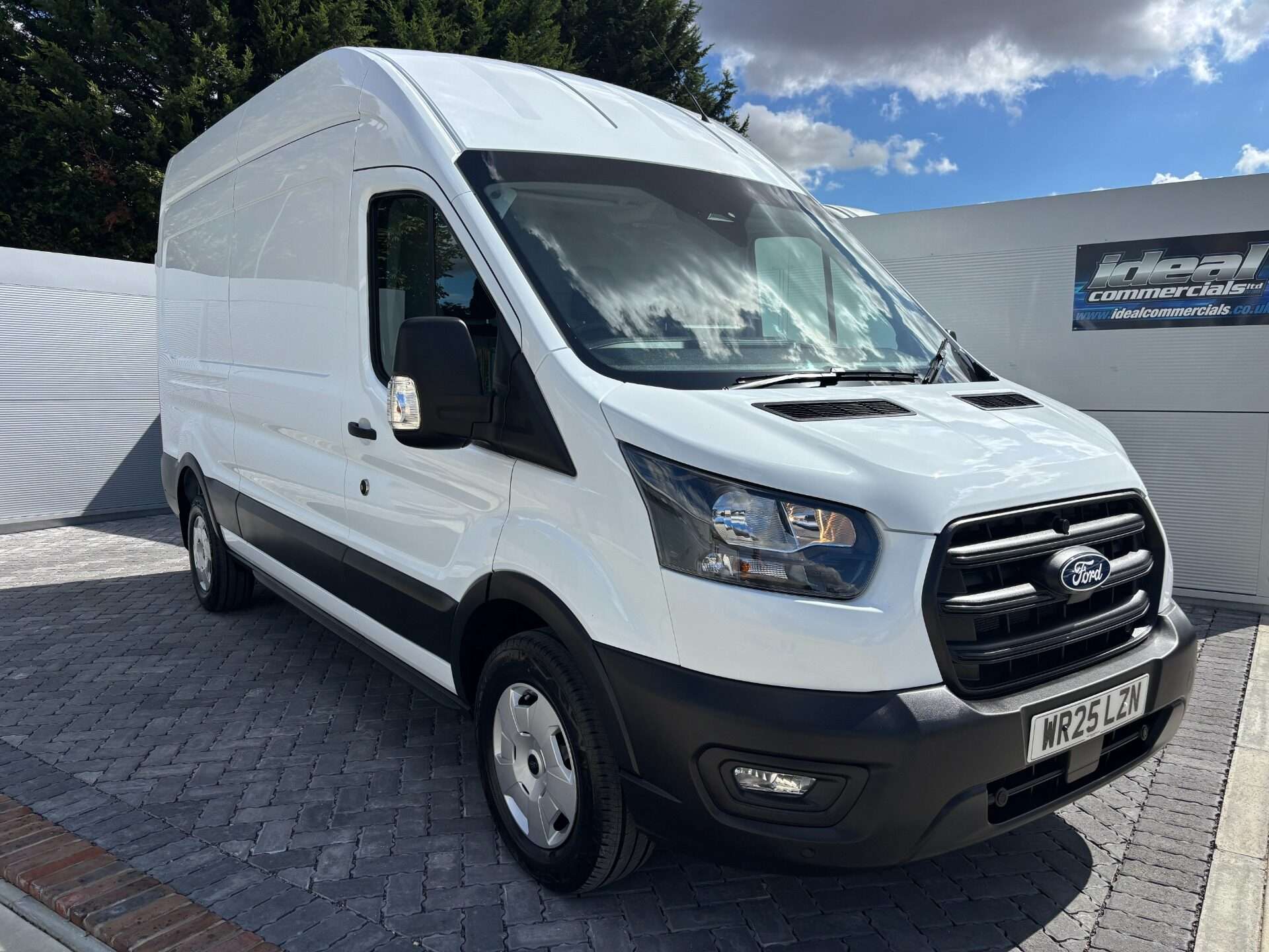 A 2025 FORD TRANSIT 350 Rwd L3 H3 Trend 130 ps Panel Van - Tow Axle A 2025 FORD TRANSIT 350 Rwd L3 H3 Trend 130 ps Panel Van - Tow Axle