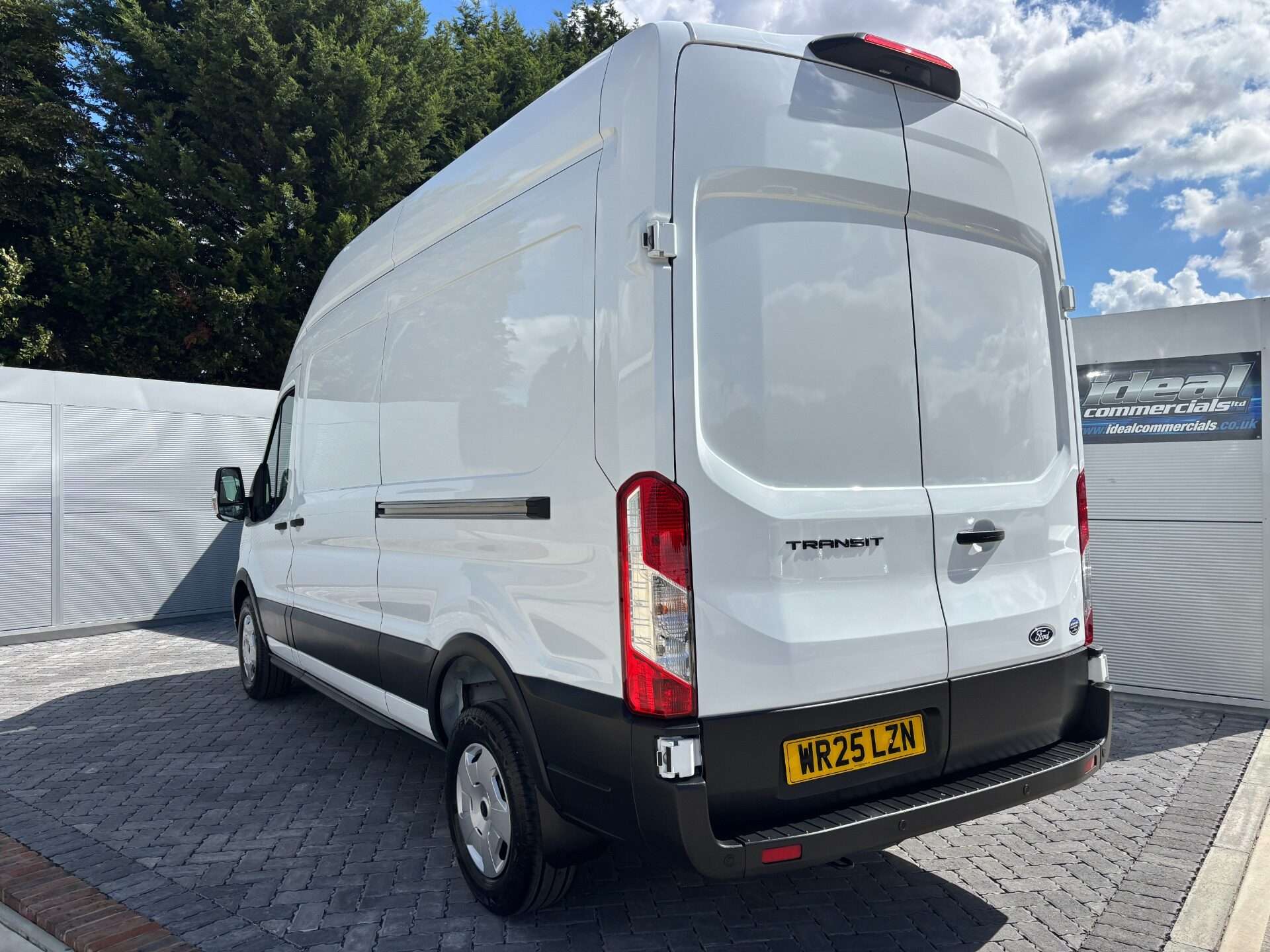 A 2025 FORD TRANSIT 350 Rwd L3 H3 Trend 130 ps Panel Van - Tow Axle A 2025 FORD TRANSIT 350 Rwd L3 H3 Trend 130 ps Panel Van - Tow Axle