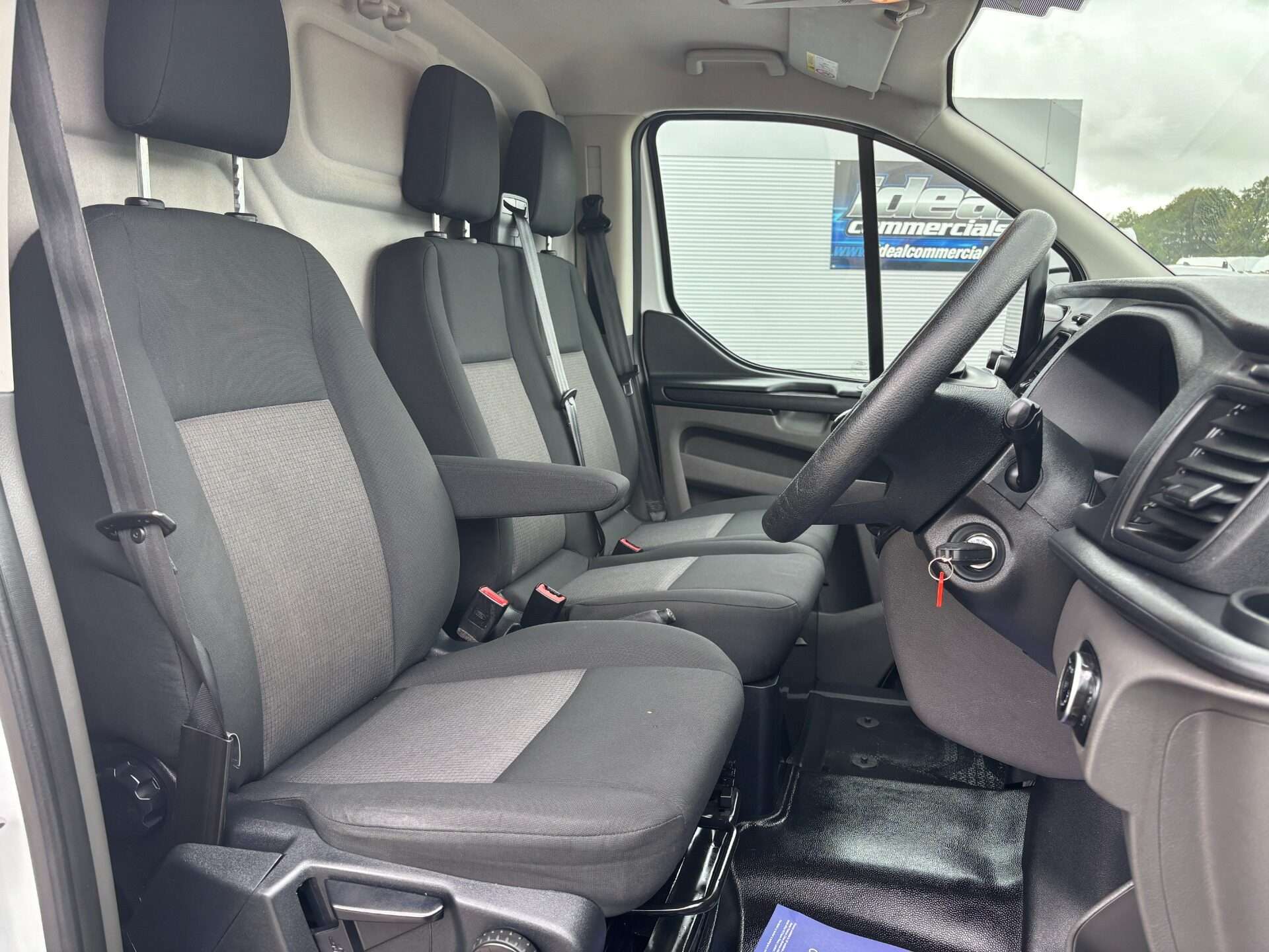 A 2020 FORD TRANSIT CUSTOM 320 L2 Leader Panel Van - Air Con / Sat Nav A 2020 FORD TRANSIT CUSTOM 320 L2 Leader Panel Van - Air Con / Sat Nav