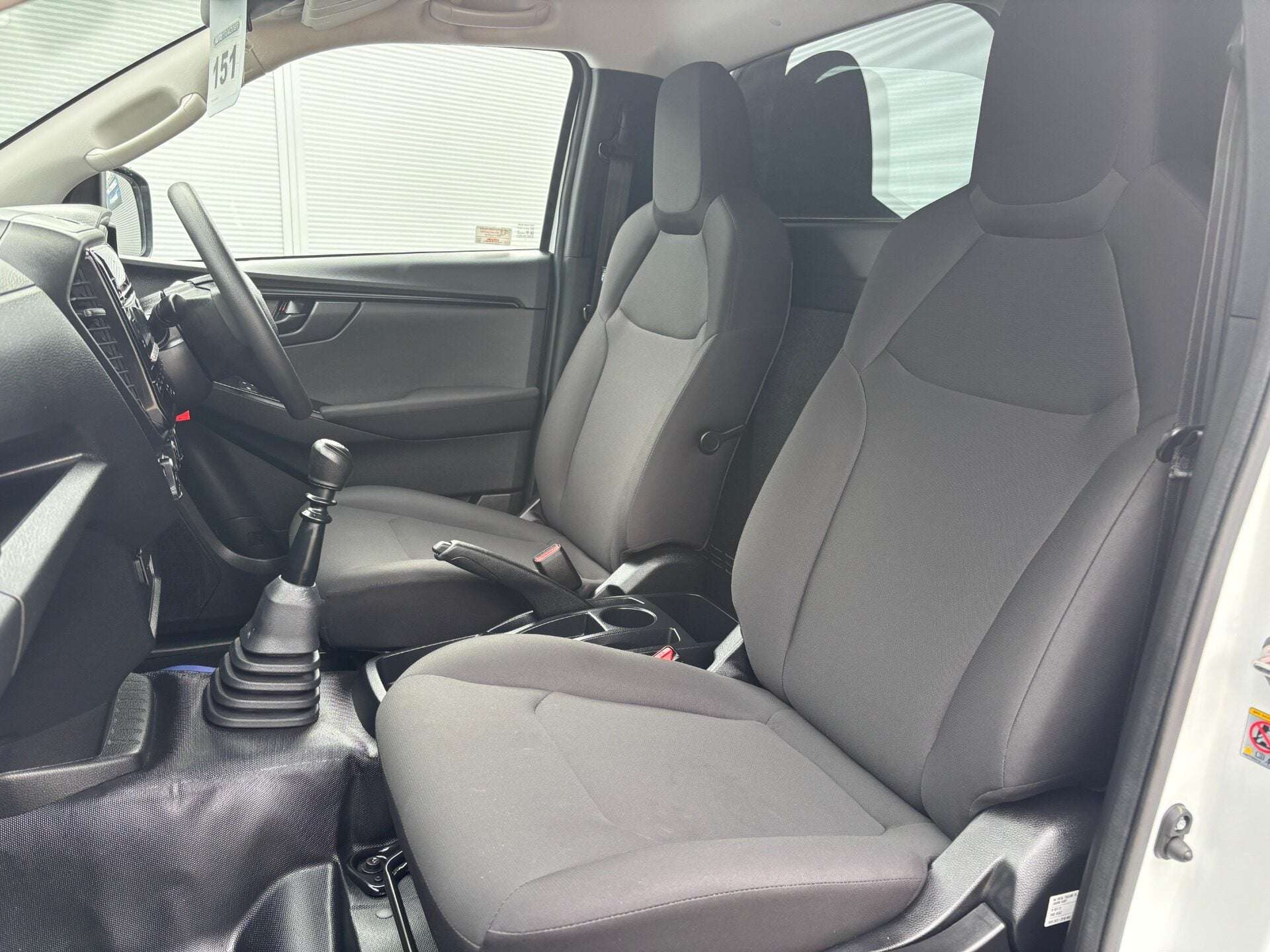 A 2022 ISUZU D-MAX 1.9 TD Utility 4x4 Single Cab Pickup A 2022 ISUZU D-MAX 1.9 TD Utility 4x4 Single Cab Pickup