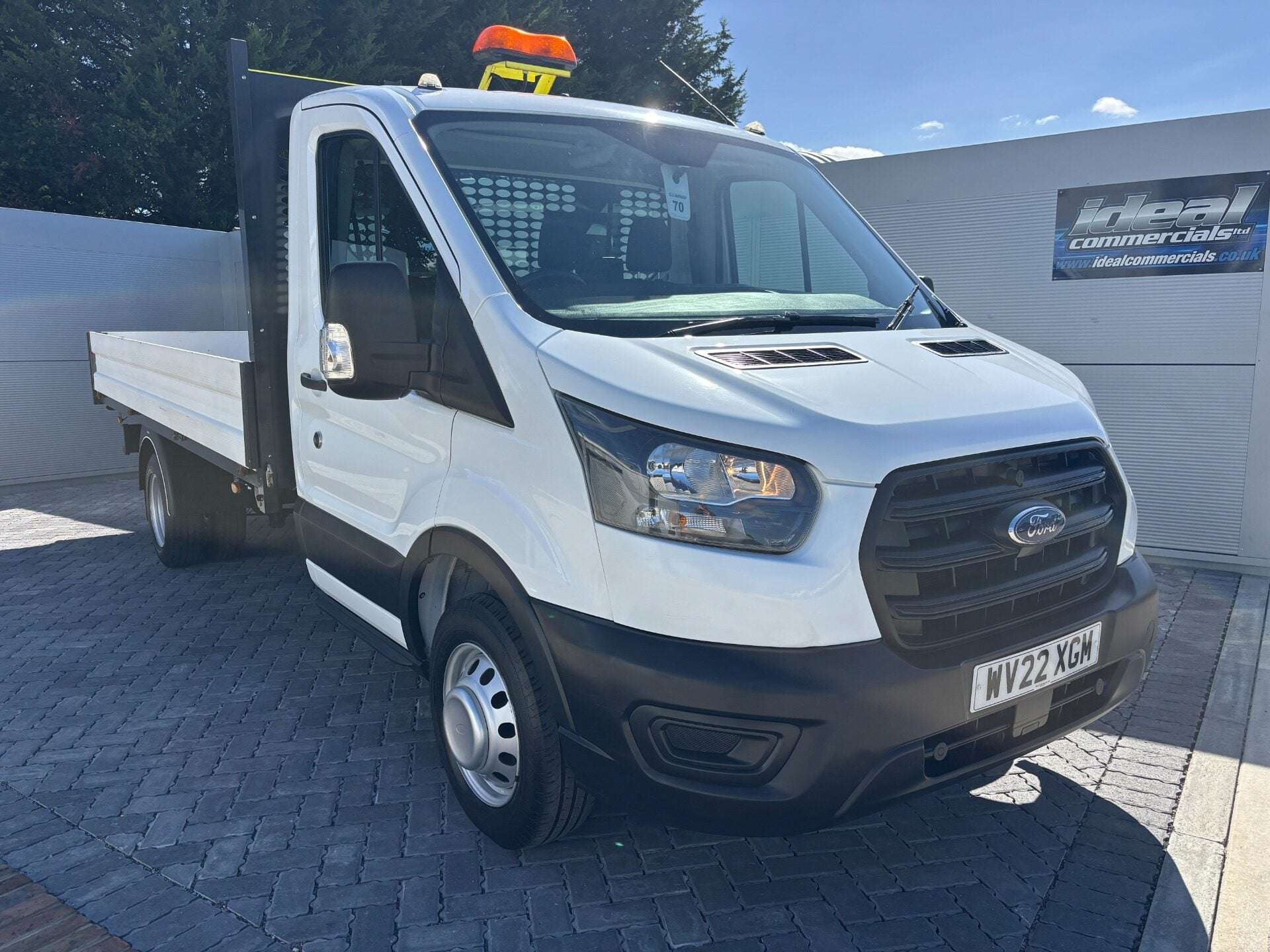 A 2022 FORD TRANSIT 350 Drw L4 130 ps Dropside Truck A 2022 FORD TRANSIT 350 Drw L4 130 ps Dropside Truck