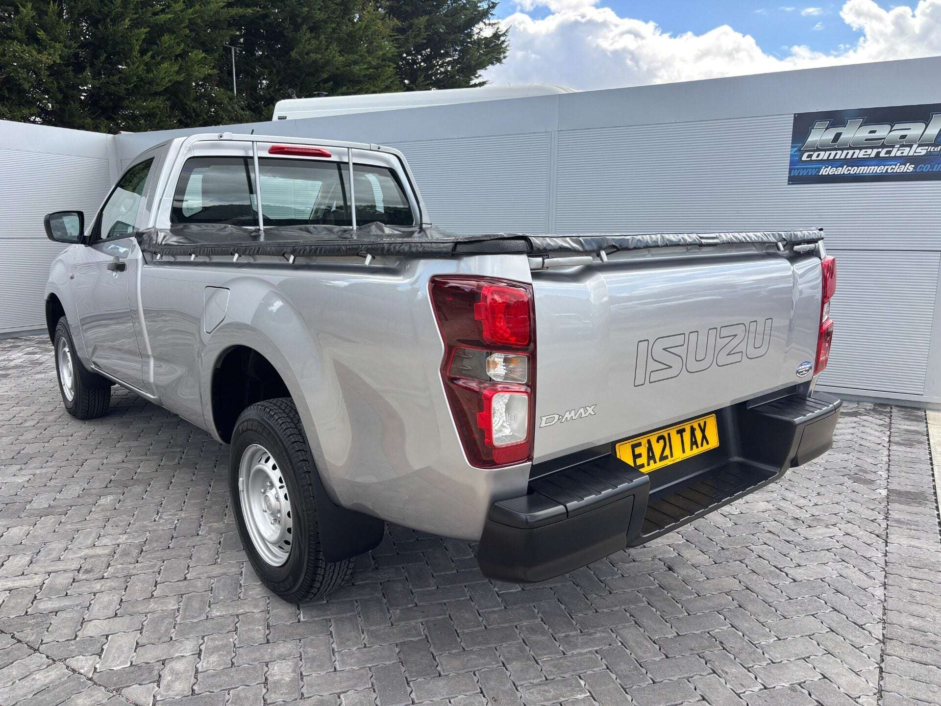 A 2024 ISUZU D-MAX 1.9 TD Utility 4x4 Single Cab Pickup A 2024 ISUZU D-MAX 1.9 TD Utility 4x4 Single Cab Pickup