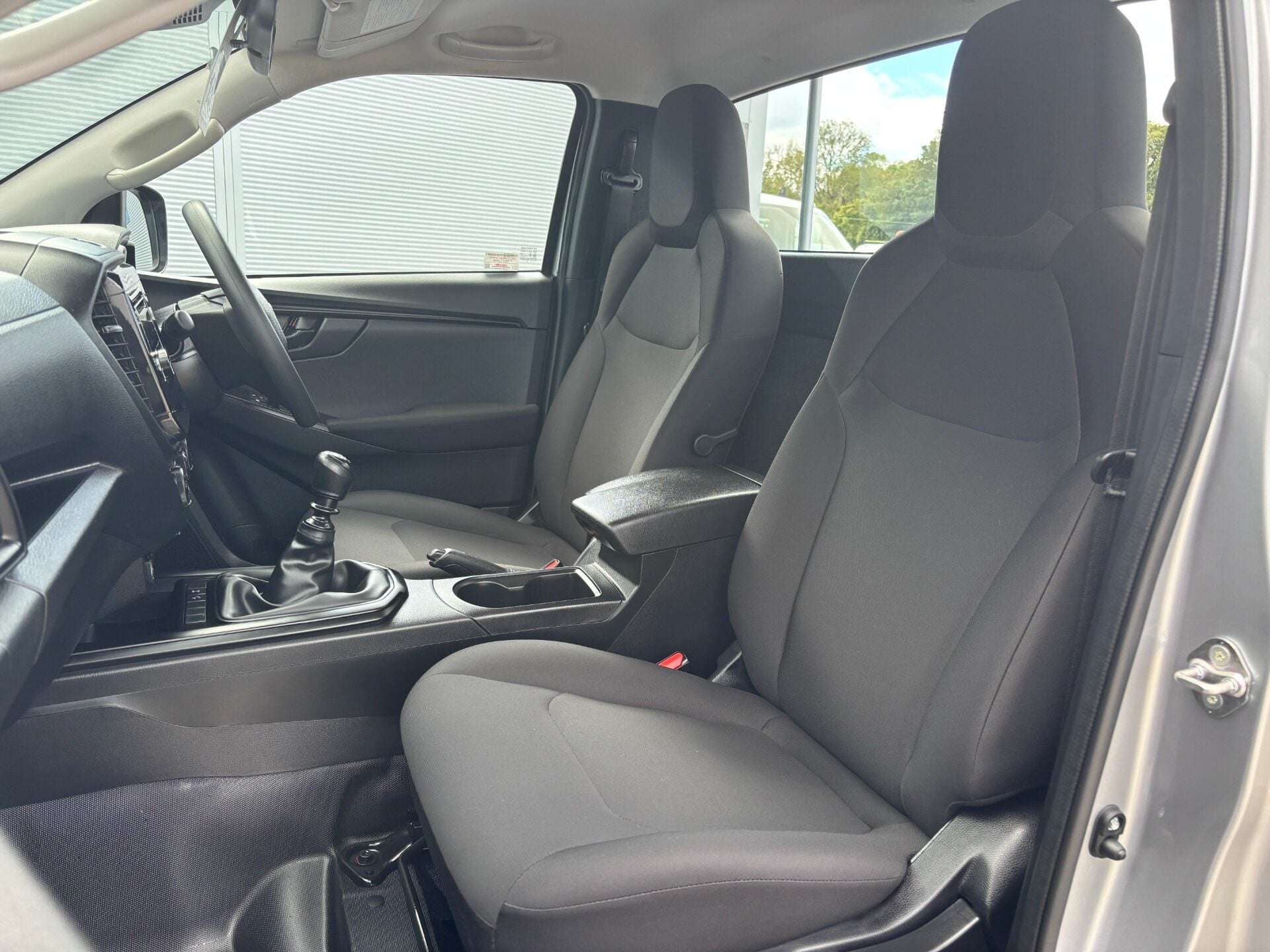 A 2024 ISUZU D-MAX 1.9 TD Utility 4x4 Single Cab Pickup A 2024 ISUZU D-MAX 1.9 TD Utility 4x4 Single Cab Pickup