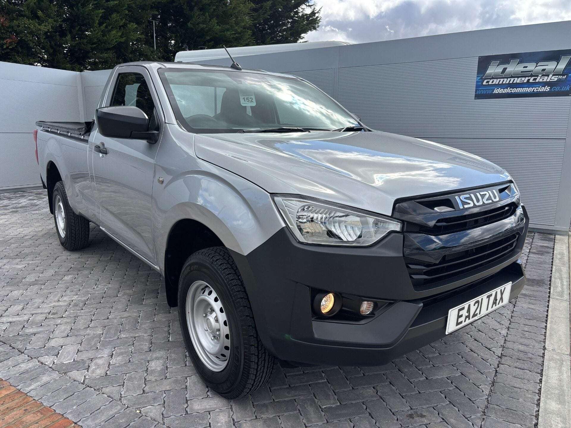 A 2024 ISUZU D-MAX 1.9 TD Utility 4x4 Single Cab Pickup A 2024 ISUZU D-MAX 1.9 TD Utility 4x4 Single Cab Pickup