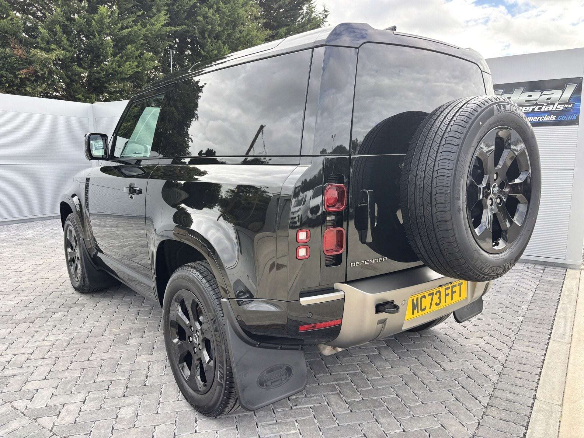 A 2023 LAND ROVER DEFENDER 90 D300 Hard Top X-Dynamic HSE A 2023 LAND ROVER DEFENDER 90 D300 Hard Top X-Dynamic HSE