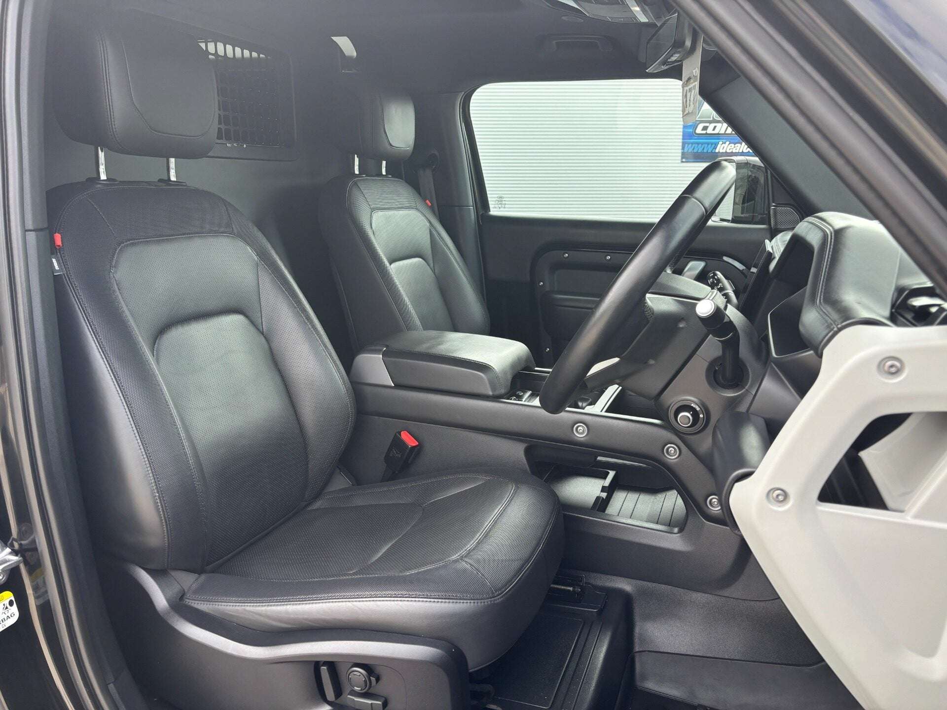 A 2023 LAND ROVER DEFENDER 90 D300 Hard Top X-Dynamic HSE A 2023 LAND ROVER DEFENDER 90 D300 Hard Top X-Dynamic HSE