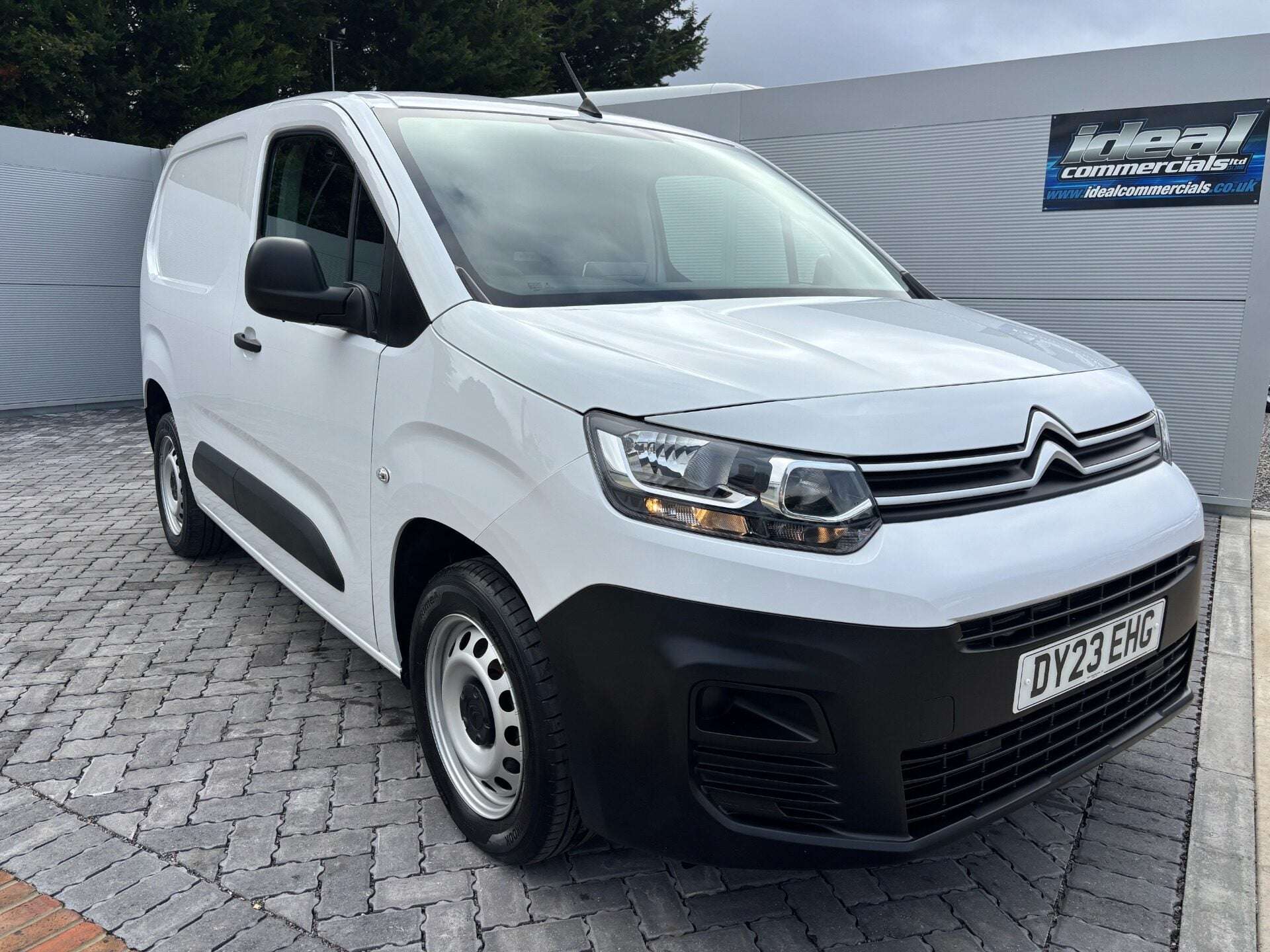 A 2023 CITROEN BERLINGO 1000 Enterprise Edition M 102 ps BlueHDi A 2023 CITROEN BERLINGO 1000 Enterprise Edition M 102 ps BlueHDi