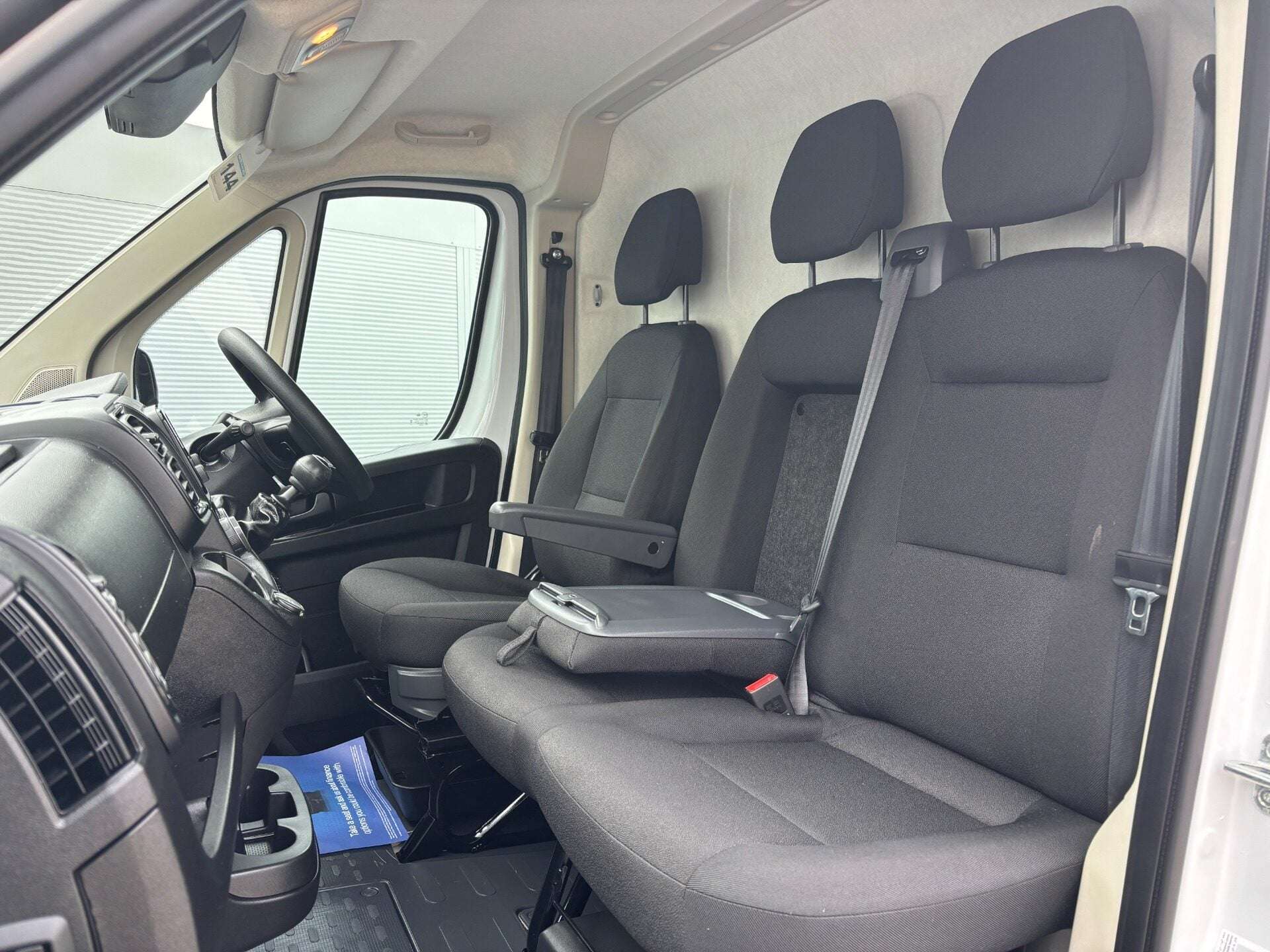 A 2025 PEUGEOT BOXER 35 L3H2 Professional 140 ps Panel Van A 2025 PEUGEOT BOXER 35 L3H2 Professional 140 ps Panel Van