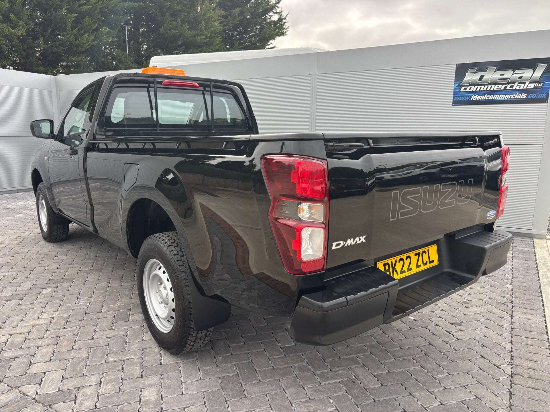 A 2022 ISUZU D-MAX 1.9 TD Utility 4x4 Single Cab Pickup A 2022 ISUZU D-MAX 1.9 TD Utility 4x4 Single Cab Pickup