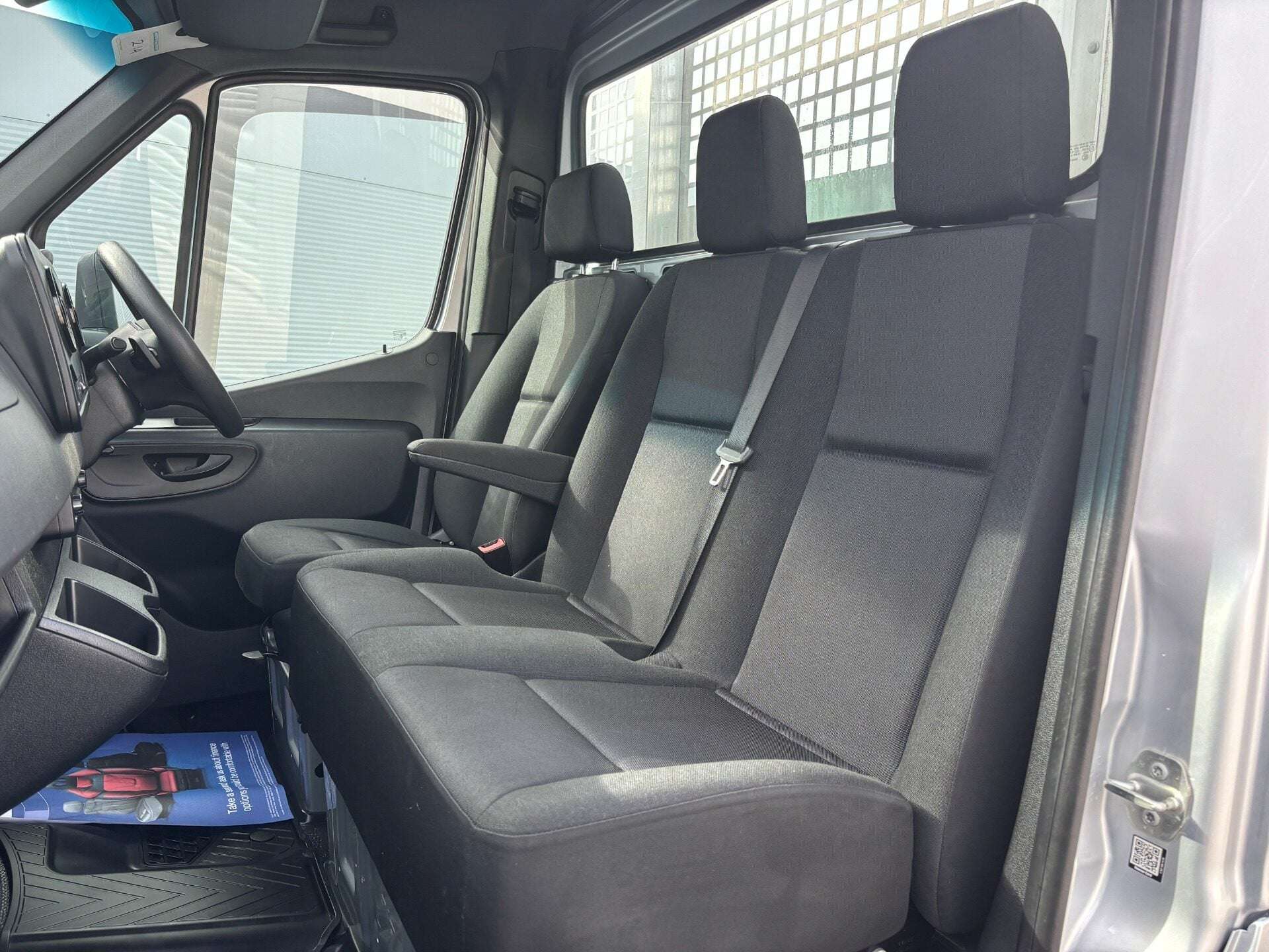 A 2023 MERCEDES-BENZ SPRINTER 315 Cdi Progressive 9g-Tronic Dropside Truck A 2023 MERCEDES-BENZ SPRINTER 315 Cdi Progressive 9g-Tronic Dropside Truck