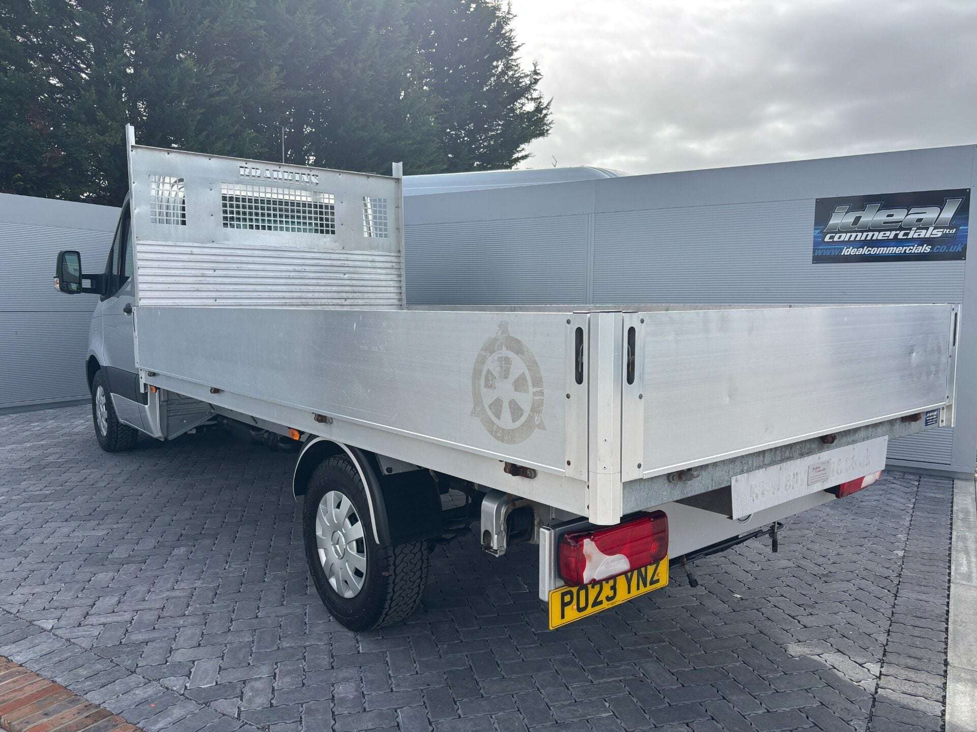 A 2023 MERCEDES-BENZ SPRINTER 315 Cdi Progressive 9g-Tronic Dropside Truck A 2023 MERCEDES-BENZ SPRINTER 315 Cdi Progressive 9g-Tronic Dropside Truck