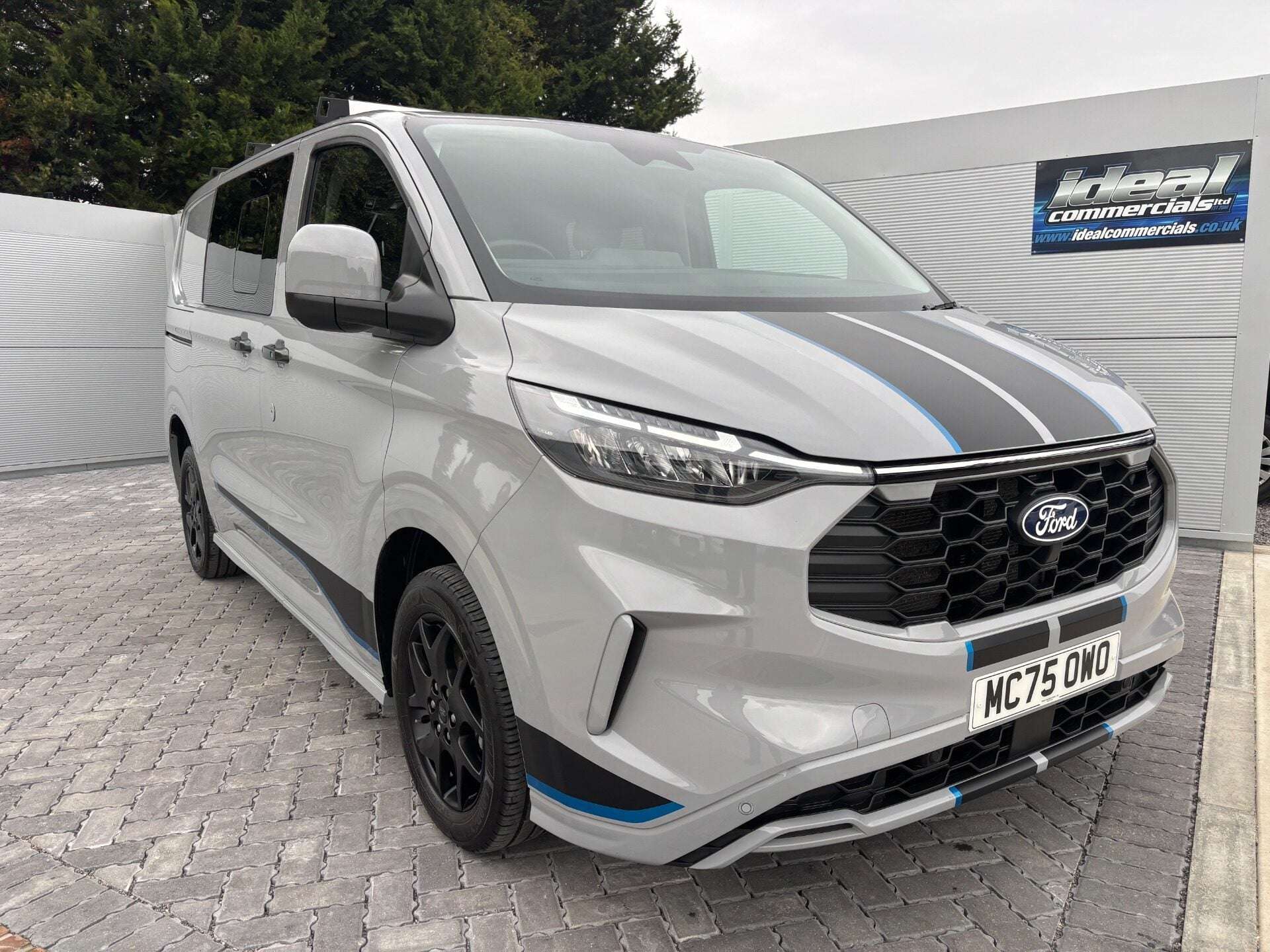 A 2026 FORD TRANSIT CUSTOM 320 L1 Sport 170 ps Automatic AWD DCIV with Tailgate A 2026 FORD TRANSIT CUSTOM 320 L1 Sport 170 ps Automatic AWD DCIV with Tailgate