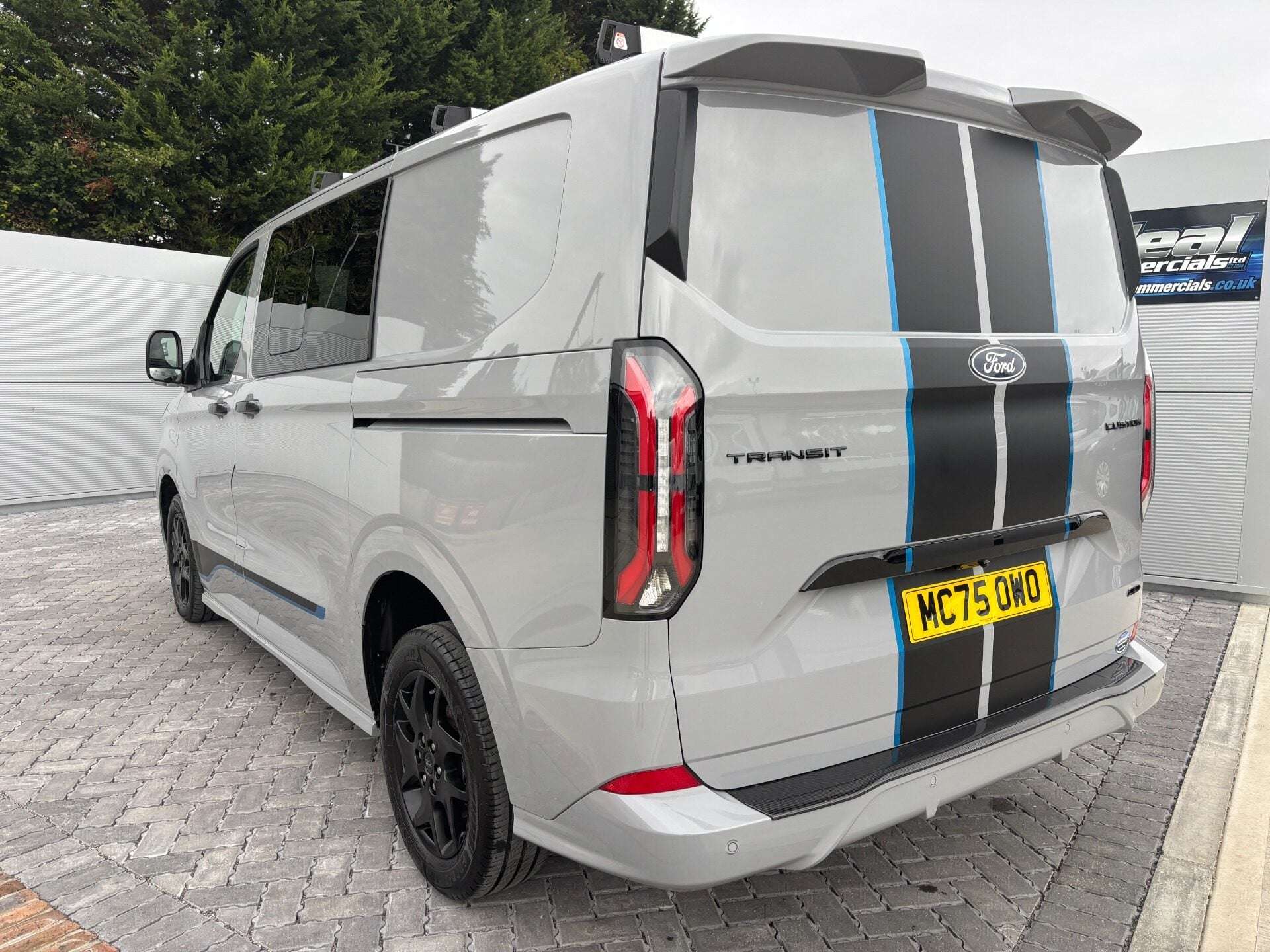 A 2026 FORD TRANSIT CUSTOM 320 L1 Sport 170 ps Automatic AWD DCIV with Tailgate A 2026 FORD TRANSIT CUSTOM 320 L1 Sport 170 ps Automatic AWD DCIV with Tailgate