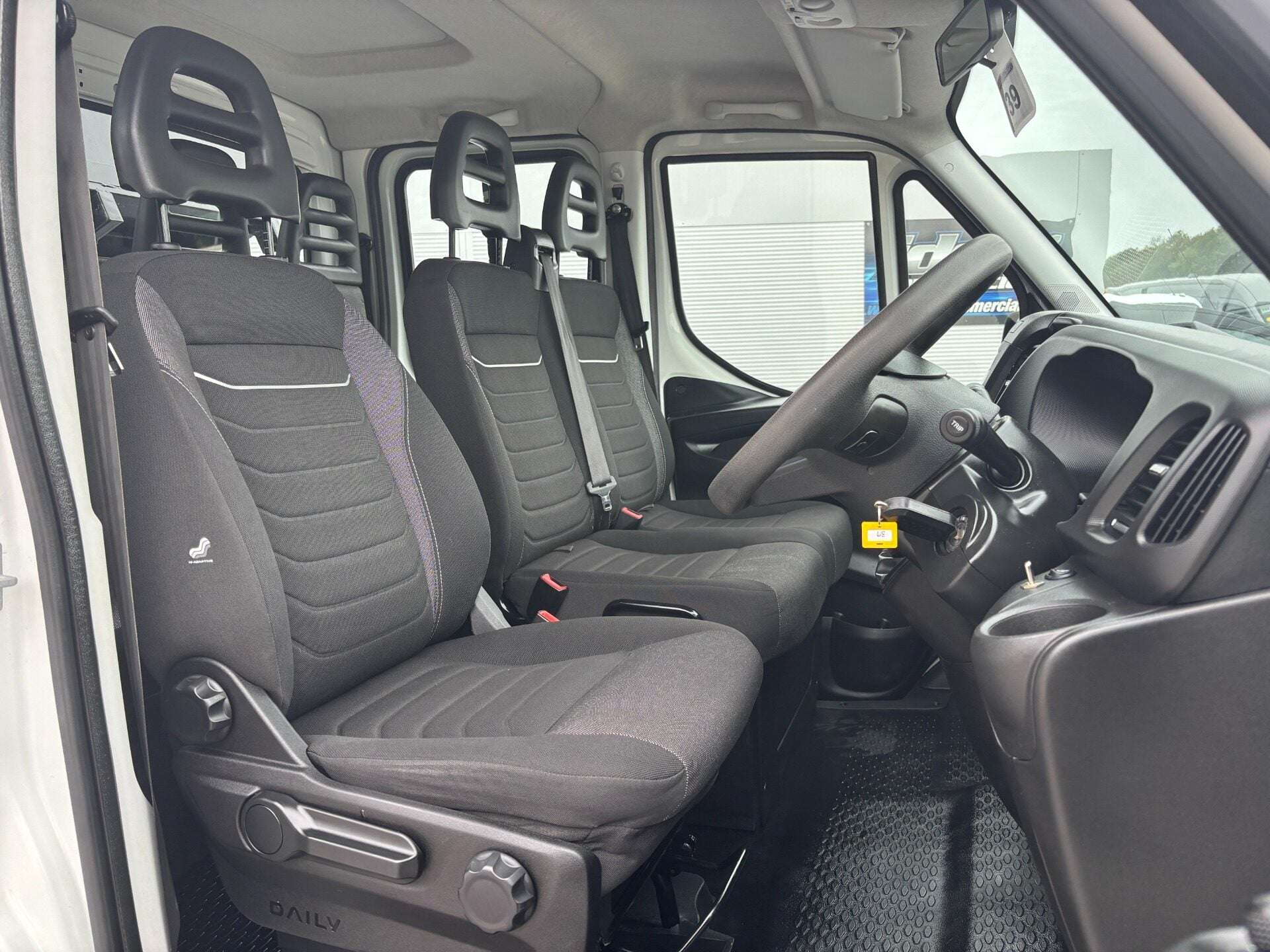 A 2023 IVECO DAILY 35C18HDB Crew Cab Tipper - Business A 2023 IVECO DAILY 35C18HDB Crew Cab Tipper - Business