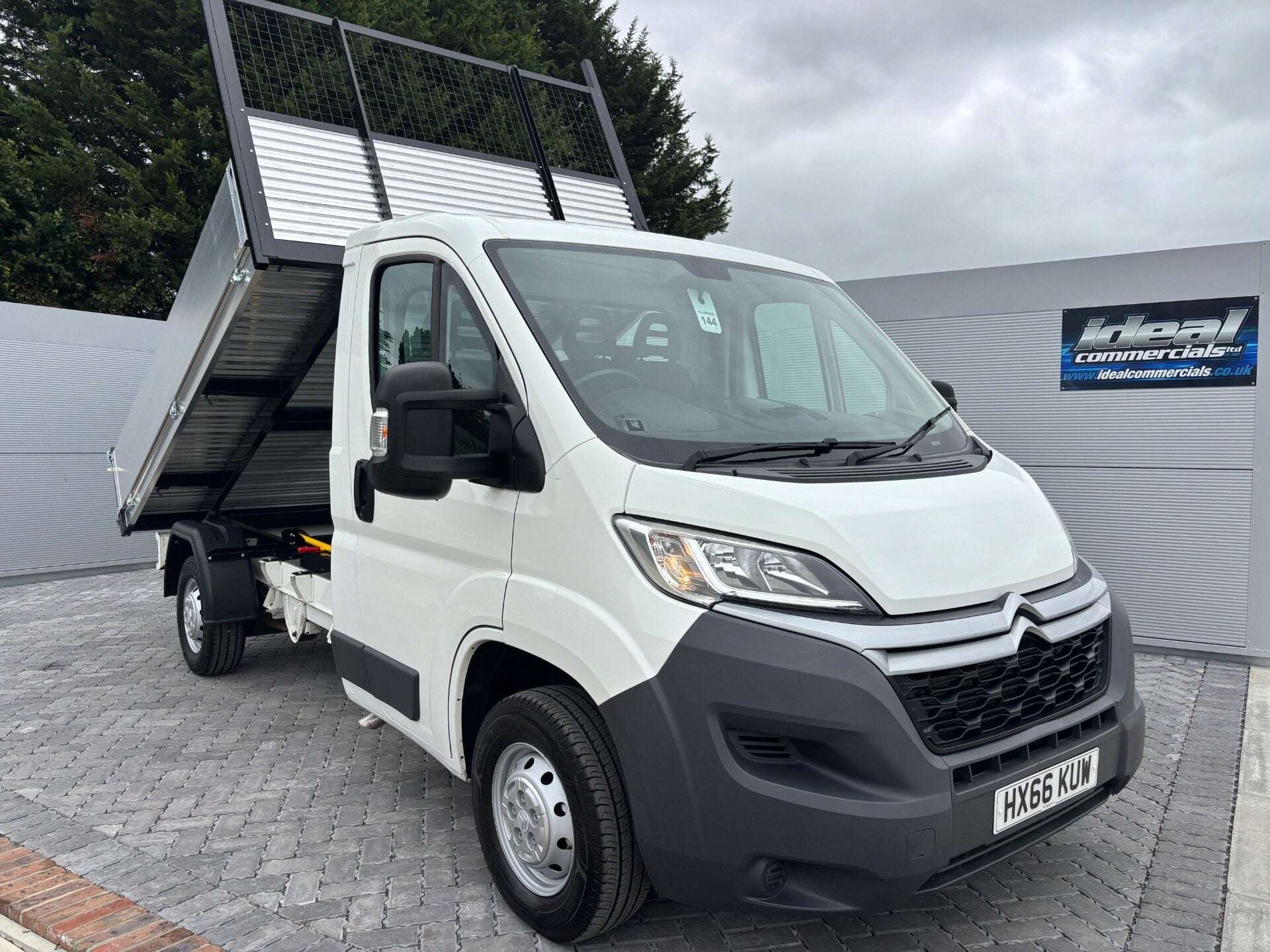 A 2016 CITROEN RELAY 35 L2 Single Cab Tipper - Air Con / New Body A 2016 CITROEN RELAY 35 L2 Single Cab Tipper - Air Con / New Body