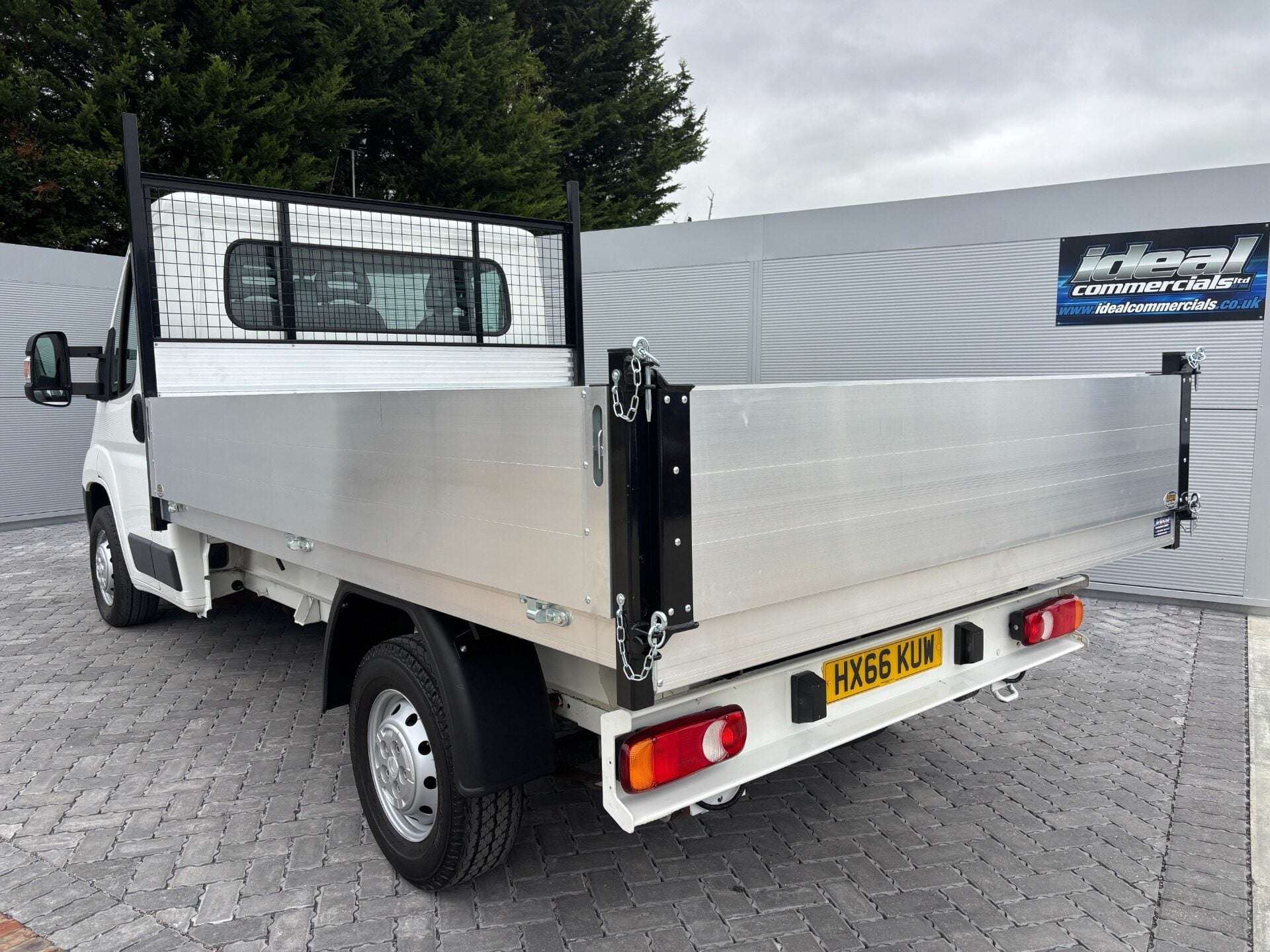 A 2016 CITROEN RELAY 35 L2 Single Cab Tipper - Air Con / New Body A 2016 CITROEN RELAY 35 L2 Single Cab Tipper - Air Con / New Body