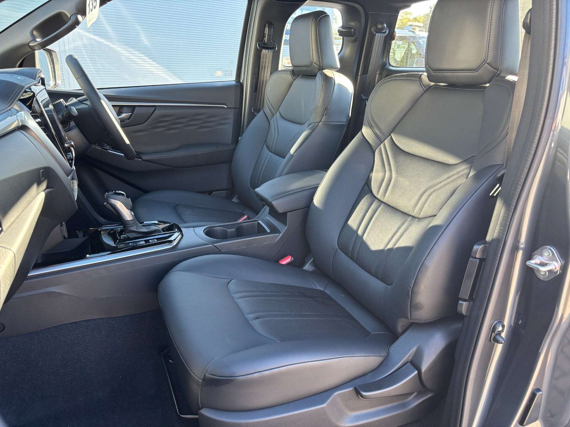 A 2026 ISUZU D-MAX DL40 4x4 Extended Cab 2.2 Automatic Pickup - In Stock! A 2026 ISUZU D-MAX DL40 4x4 Extended Cab 2.2 Automatic Pickup - In Stock!