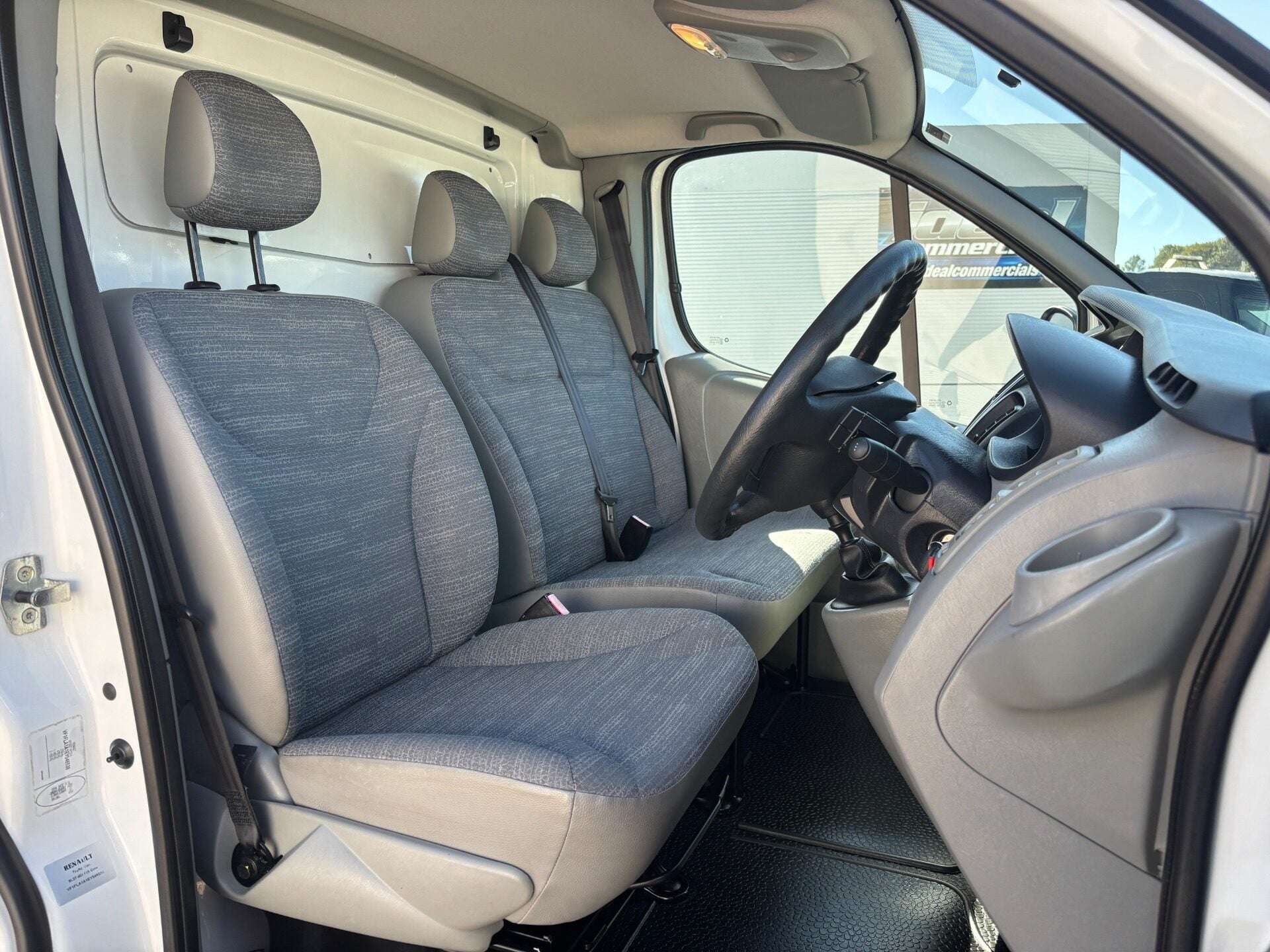 A 2014 RENAULT TRAFIC SL27 115ps dCi Panel Van - Low Miles A 2014 RENAULT TRAFIC SL27 115ps dCi Panel Van - Low Miles