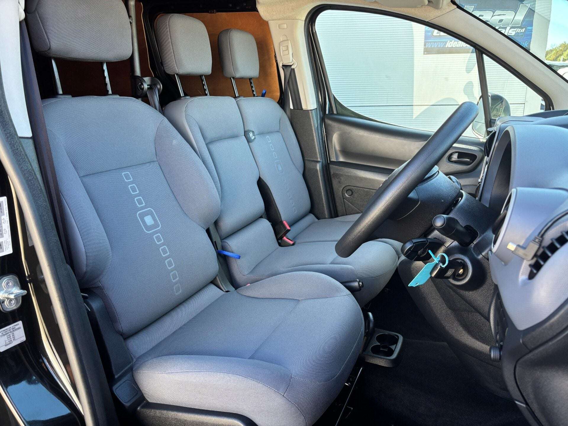 A 2014 CITROEN BERLINGO 850 Enterprise L1 90ps Hdi Panel Van - Twin Side Doors A 2014 CITROEN BERLINGO 850 Enterprise L1 90ps Hdi Panel Van - Twin Side Doors