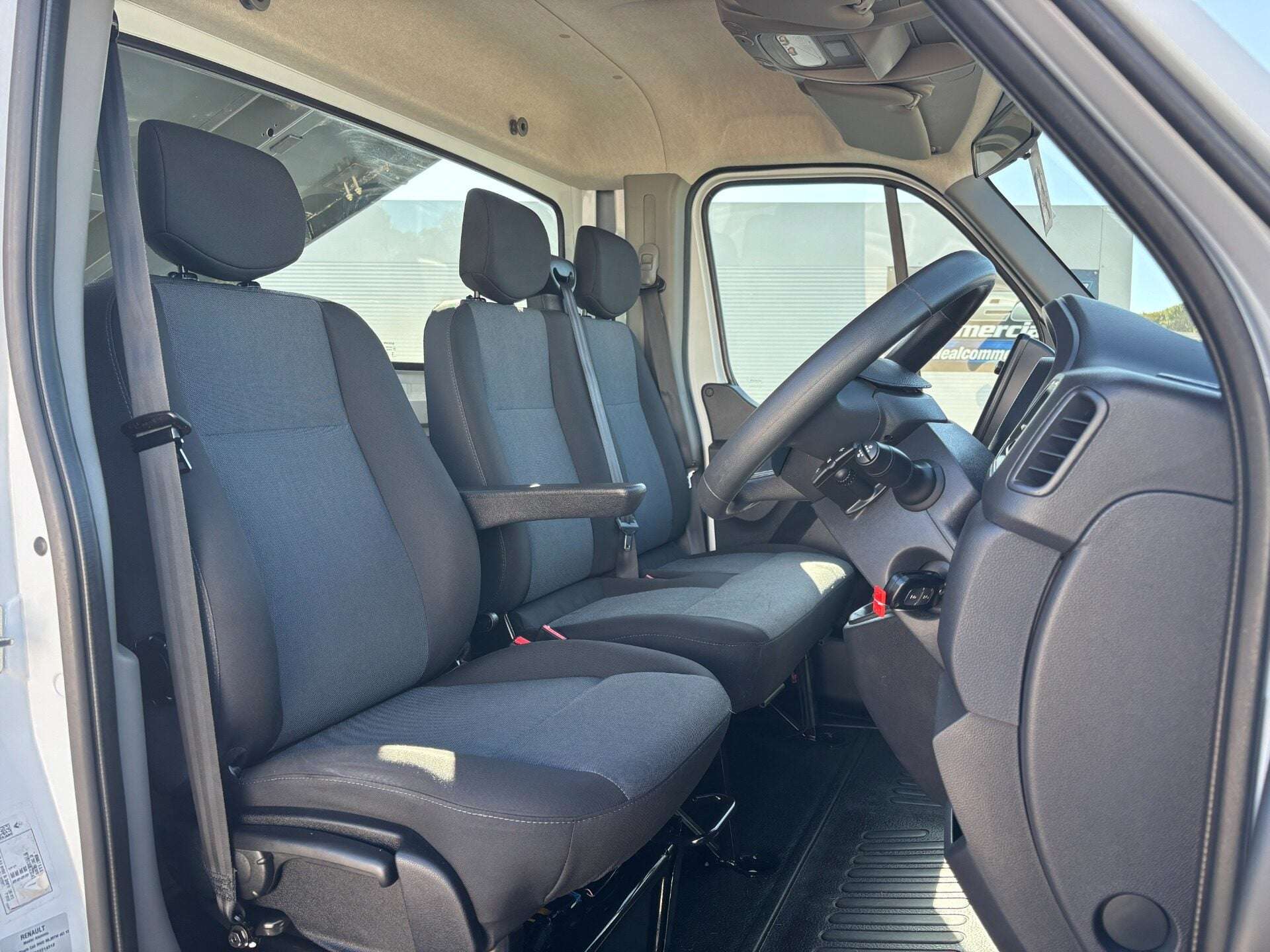 A 2024 RENAULT MASTER ML35TW Business 130 ps Single Cab Tipper - Air Con / Sat Nav A 2024 RENAULT MASTER ML35TW Business 130 ps Single Cab Tipper - Air Con / Sat Nav