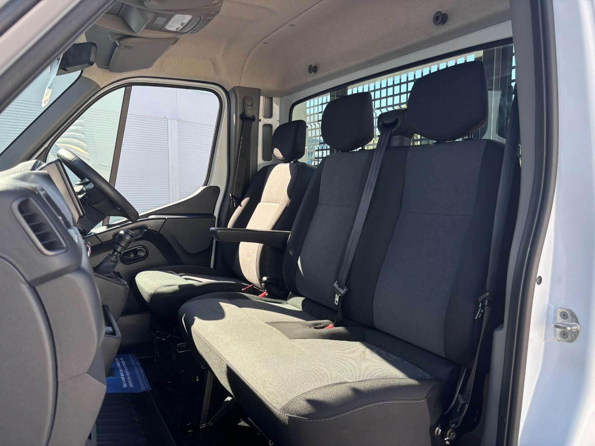 A 2024 RENAULT MASTER ML35TW Business 130 ps Single Cab Tipper - Air Con / Sat Nav A 2024 RENAULT MASTER ML35TW Business 130 ps Single Cab Tipper - Air Con / Sat Nav
