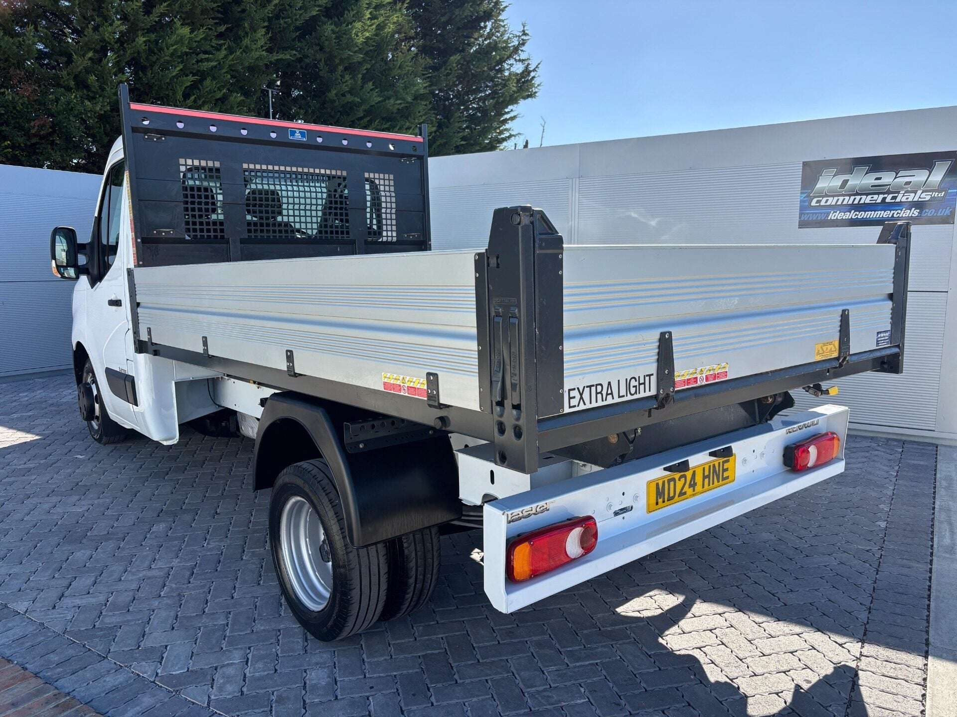 A 2024 RENAULT MASTER ML35TW Business 130 ps Single Cab Tipper - Air Con / Sat Nav A 2024 RENAULT MASTER ML35TW Business 130 ps Single Cab Tipper - Air Con / Sat Nav
