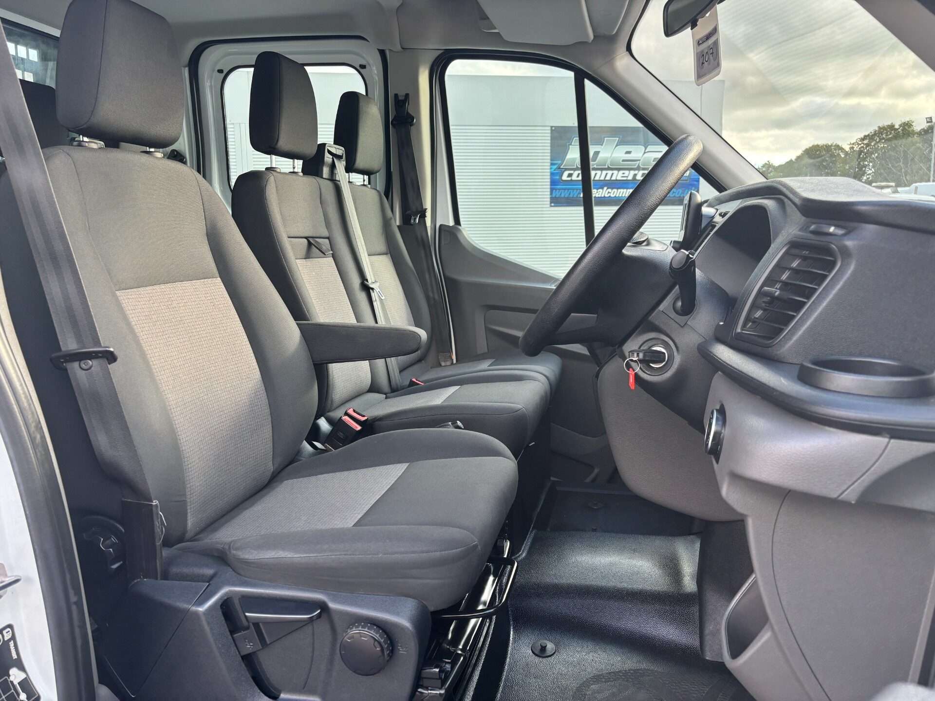 A 2020 FORD TRANSIT 350 Drw L3 130 ps Crew Cab Dropside Truck A 2020 FORD TRANSIT 350 Drw L3 130 ps Crew Cab Dropside Truck