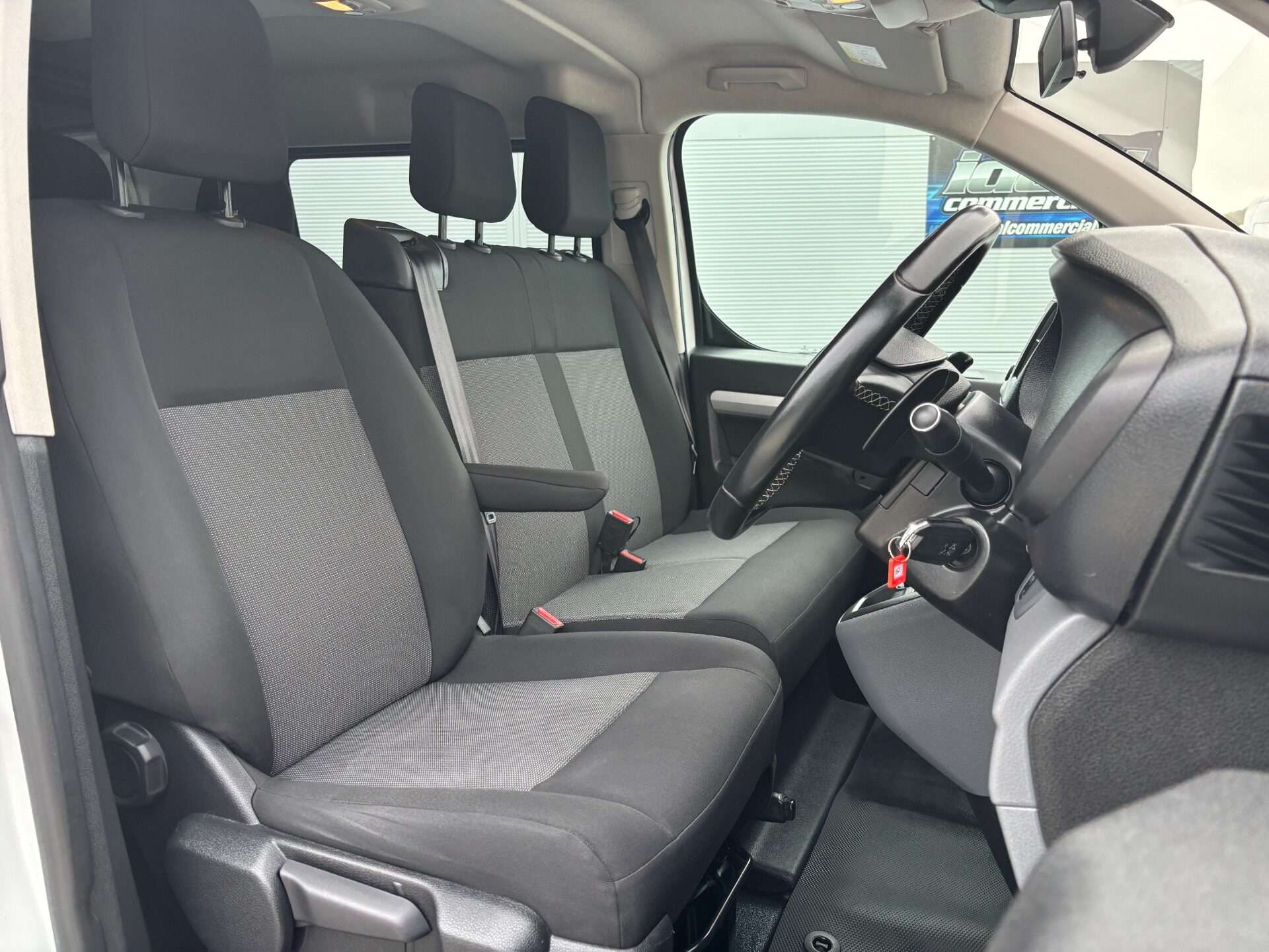 A 2020 PEUGEOT EXPERT Ashpahlt L1 180 ps Automatic BlueHDi Crew Van - Tailgate A 2020 PEUGEOT EXPERT Ashpahlt L1 180 ps Automatic BlueHDi Crew Van - Tailgate