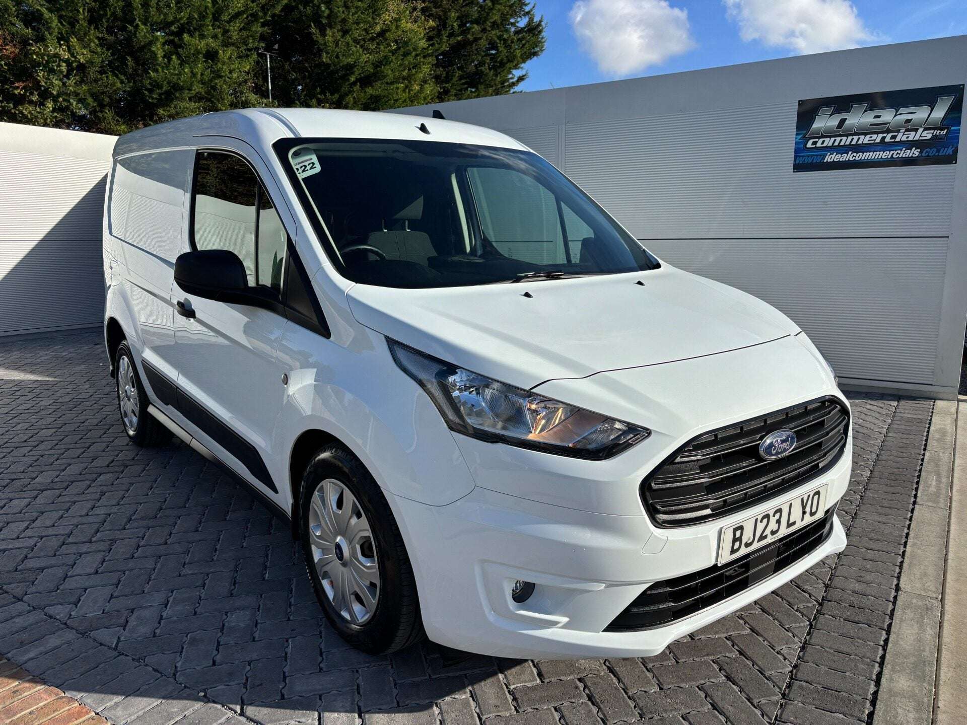 A 2023 FORD TRANSIT CONNECT 240 L1 Trend 100 ps Panel Van - Air Con A 2023 FORD TRANSIT CONNECT 240 L1 Trend 100 ps Panel Van - Air Con