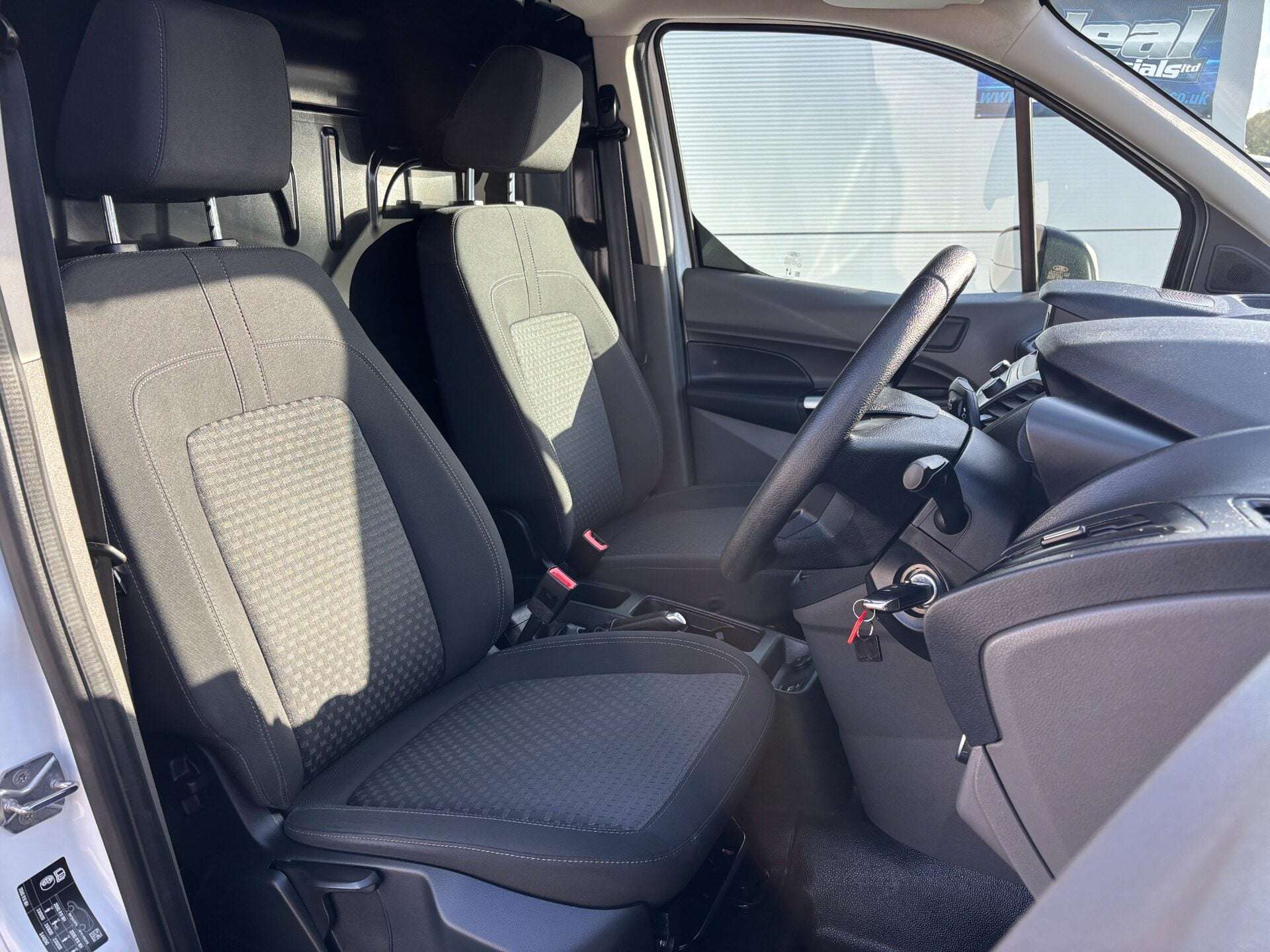 A 2023 FORD TRANSIT CONNECT 240 L1 Trend 100 ps Panel Van - Air Con A 2023 FORD TRANSIT CONNECT 240 L1 Trend 100 ps Panel Van - Air Con