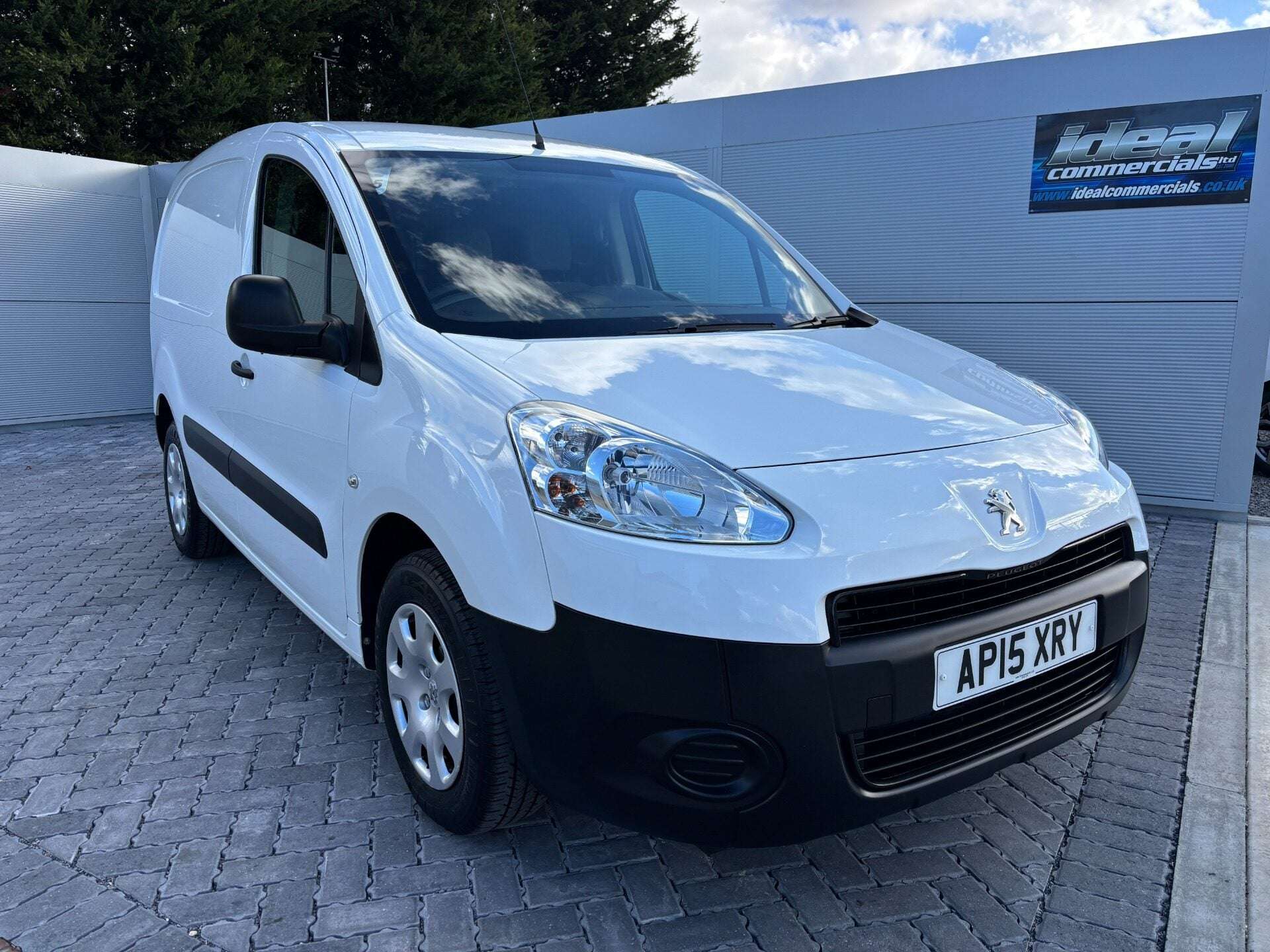 A 2015 PEUGEOT PARTNER 850 L1 SE ATV 90 ps Hdi Panel Van A 2015 PEUGEOT PARTNER 850 L1 SE ATV 90 ps Hdi Panel Van