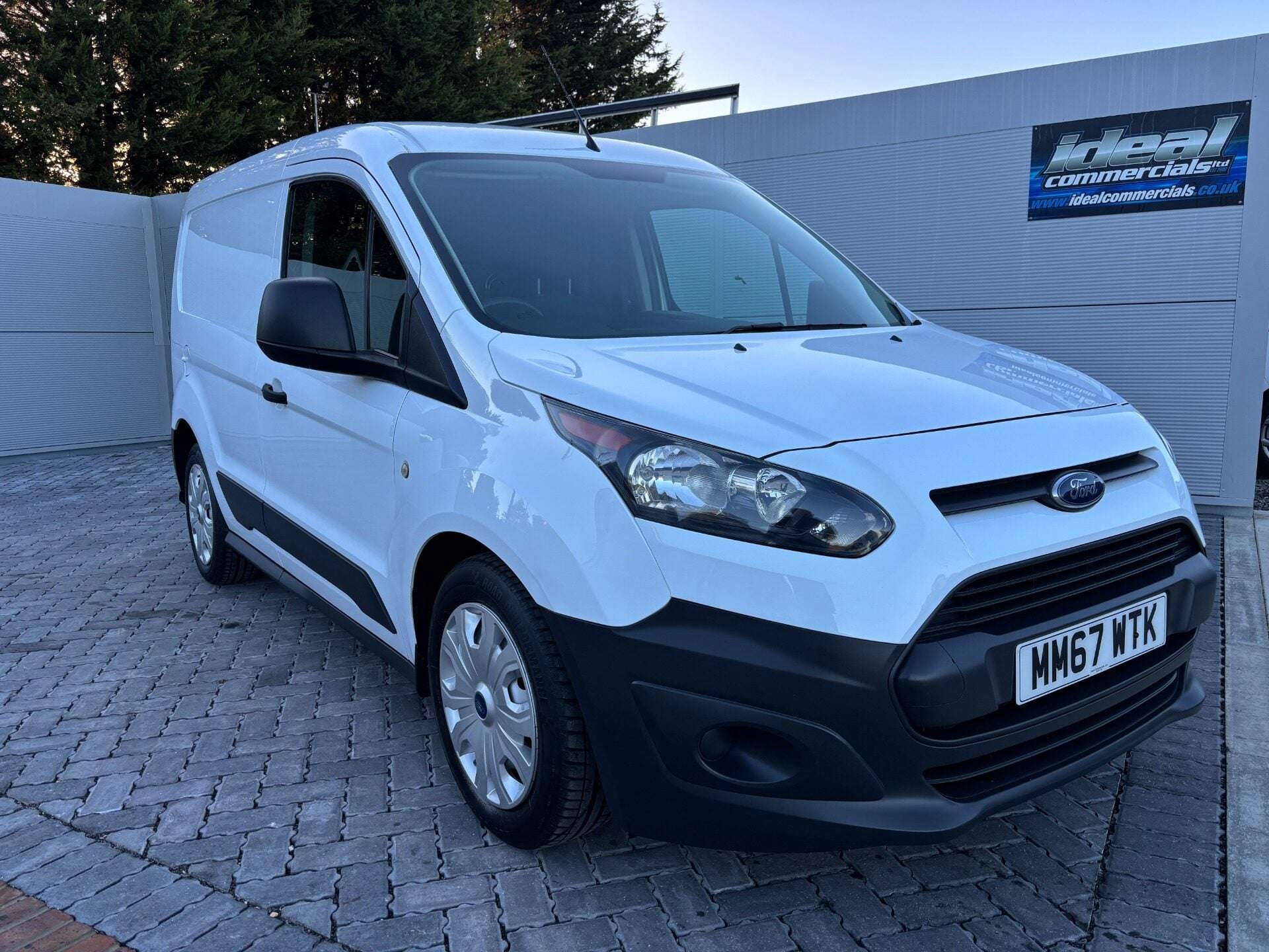 A 2018 FORD TRANSIT CONNECT 200 L1 100ps Panel Van - No VAT A 2018 FORD TRANSIT CONNECT 200 L1 100ps Panel Van - No VAT