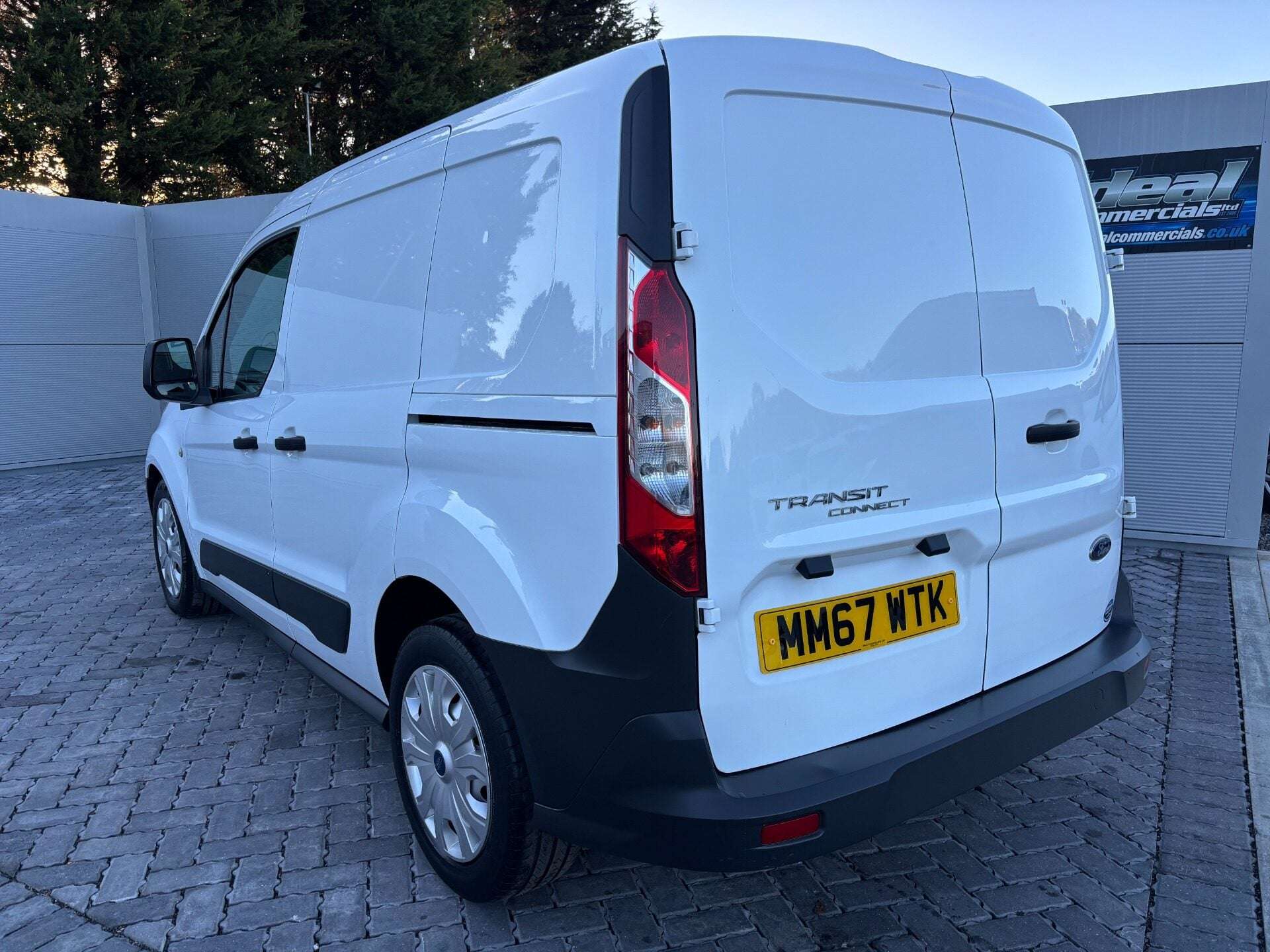 A 2018 FORD TRANSIT CONNECT 200 L1 100ps Panel Van - No VAT A 2018 FORD TRANSIT CONNECT 200 L1 100ps Panel Van - No VAT