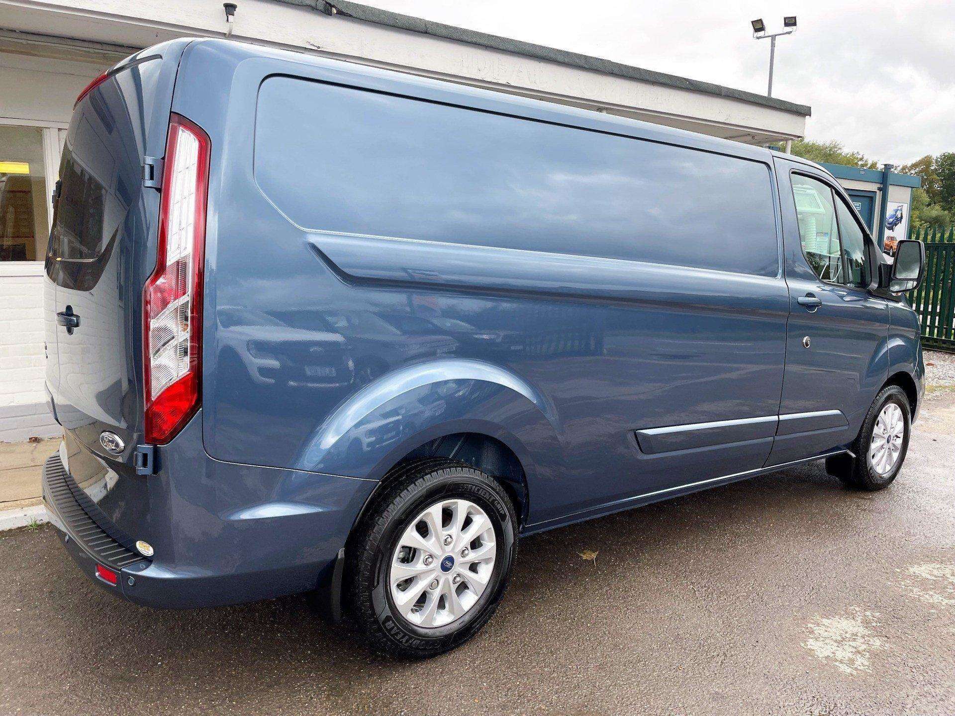 A 2023 FORD TRANSIT CUSTOM 300 L2 170 ps Limited Panel Van - Power Invertor A 2023 FORD TRANSIT CUSTOM 300 L2 170 ps Limited Panel Van - Power Invertor