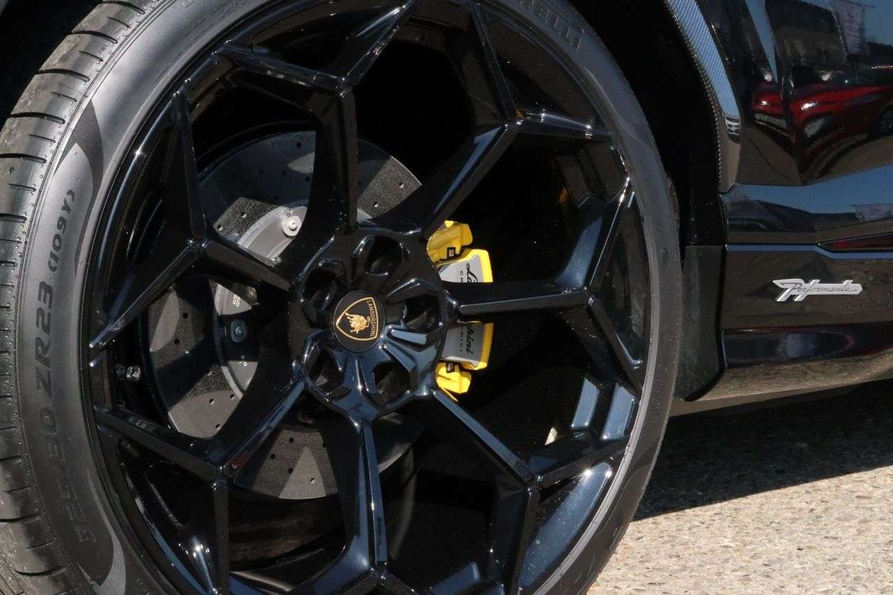 2025 LAMBORGHINI URUS 2025 LAMBORGHINI URUS