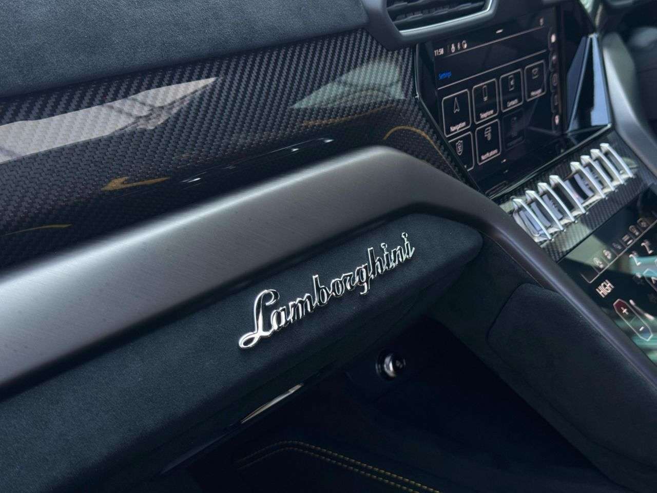 2025 LAMBORGHINI URUS 2025 LAMBORGHINI URUS