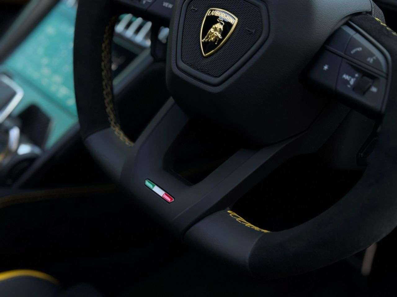 2025 LAMBORGHINI URUS 2025 LAMBORGHINI URUS