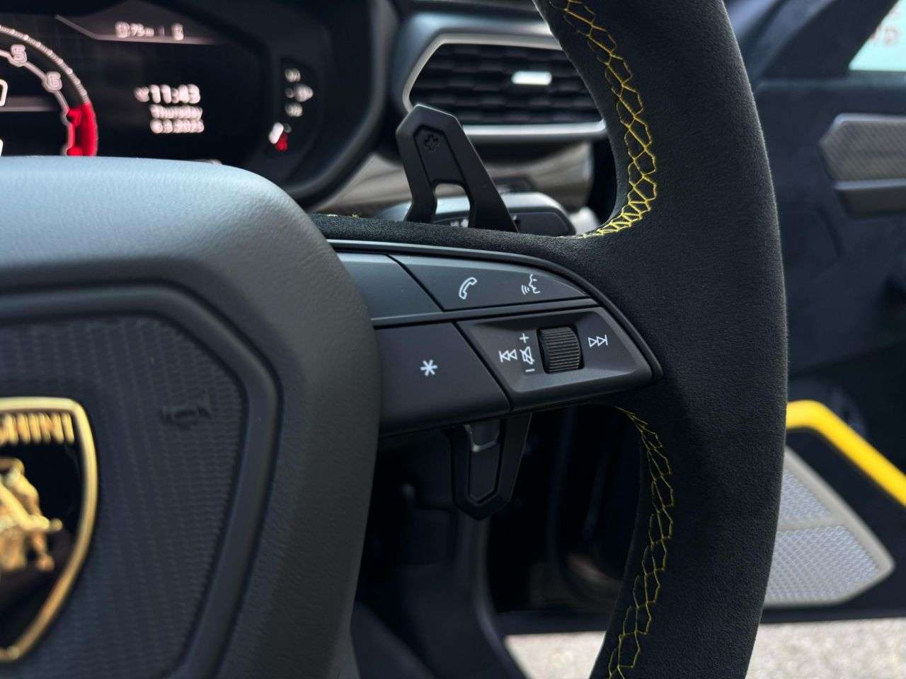 2025 LAMBORGHINI URUS 2025 LAMBORGHINI URUS