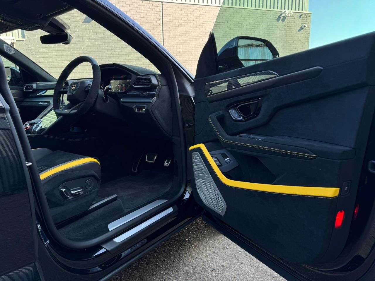 2025 LAMBORGHINI URUS 2025 LAMBORGHINI URUS