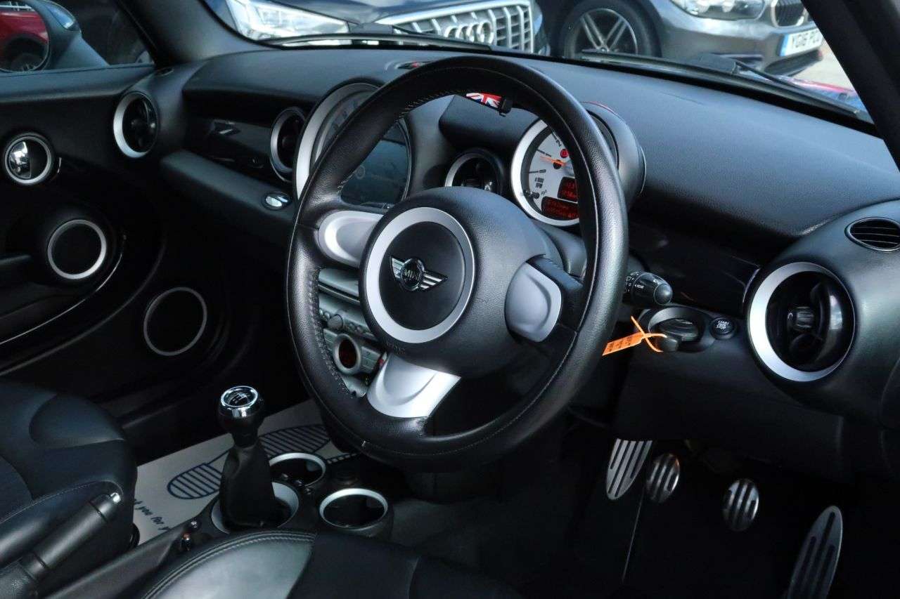 null MINI HATCH null MINI HATCH