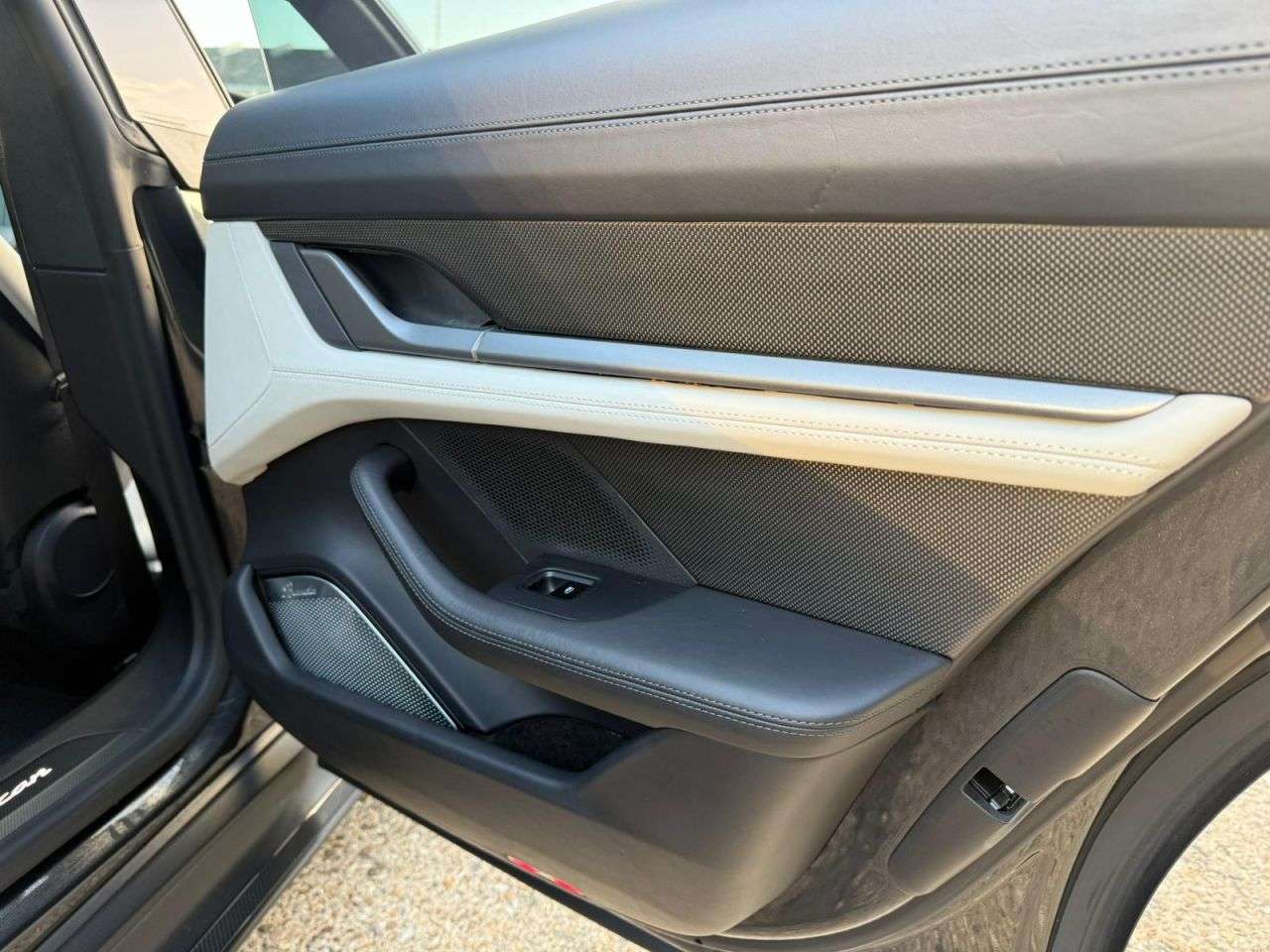 2020 PORSCHE TAYCAN 2020 PORSCHE TAYCAN