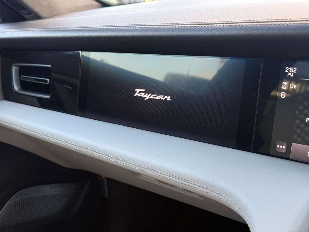 2020 PORSCHE TAYCAN 2020 PORSCHE TAYCAN