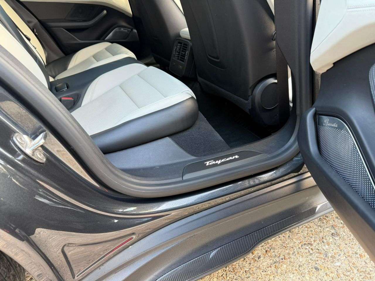 2020 PORSCHE TAYCAN 2020 PORSCHE TAYCAN