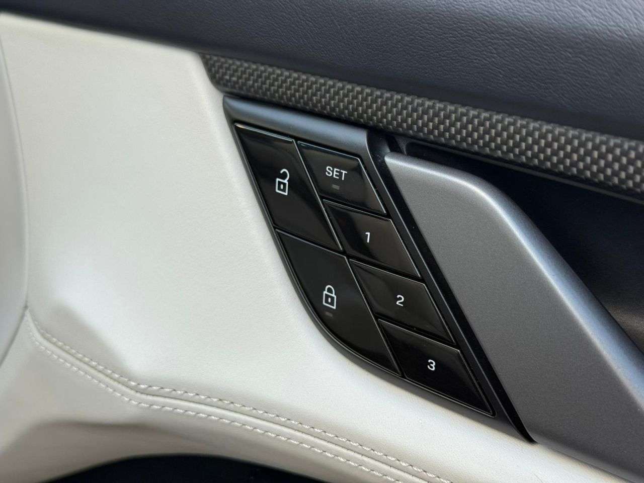 2020 PORSCHE TAYCAN 2020 PORSCHE TAYCAN