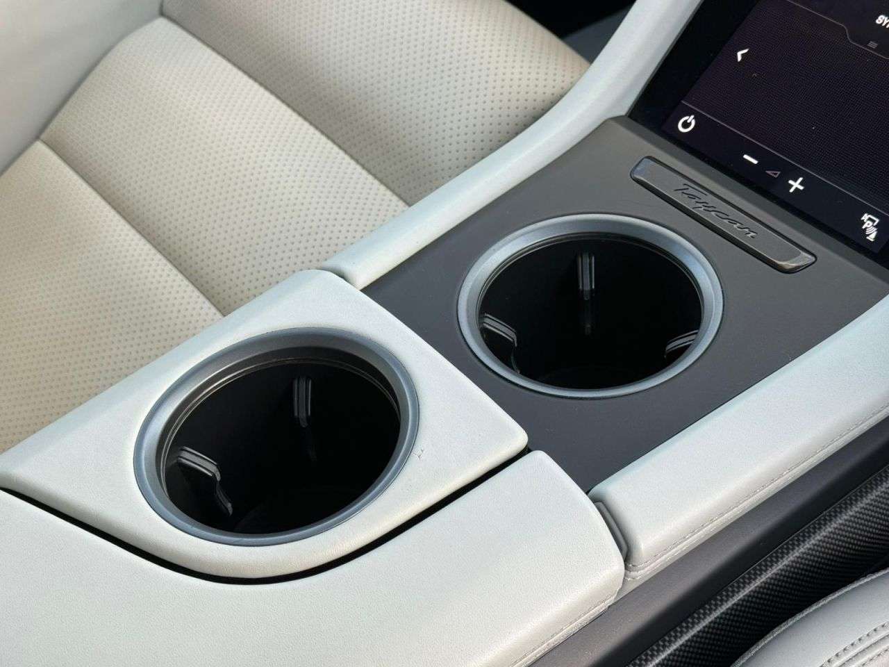 2020 PORSCHE TAYCAN 2020 PORSCHE TAYCAN